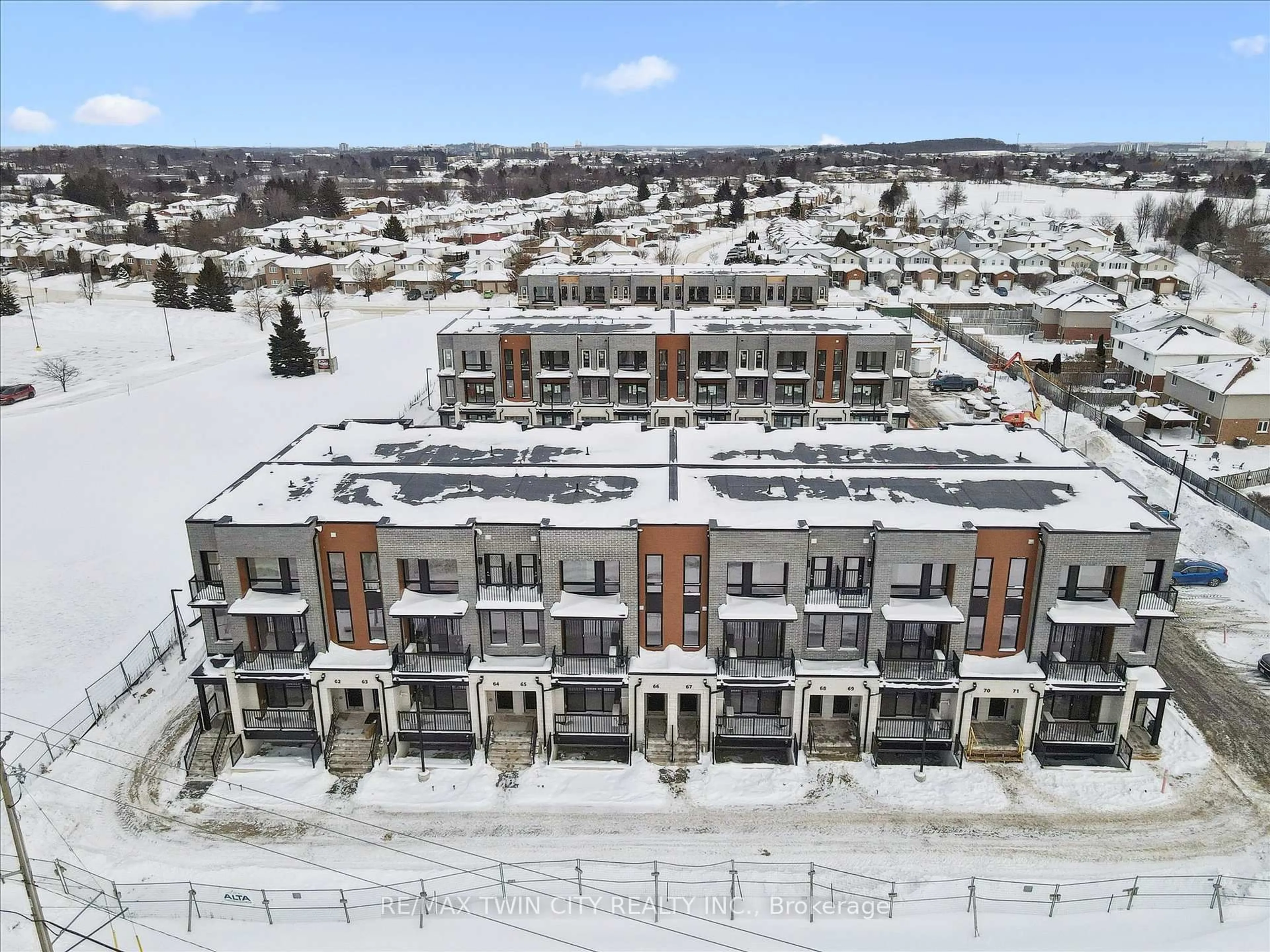 A pic from outside/outdoor area/front of a property/back of a property/a pic from drone, unknown for 525 Erinbrook Dr #C061, Kitchener Ontario N2E 3T1