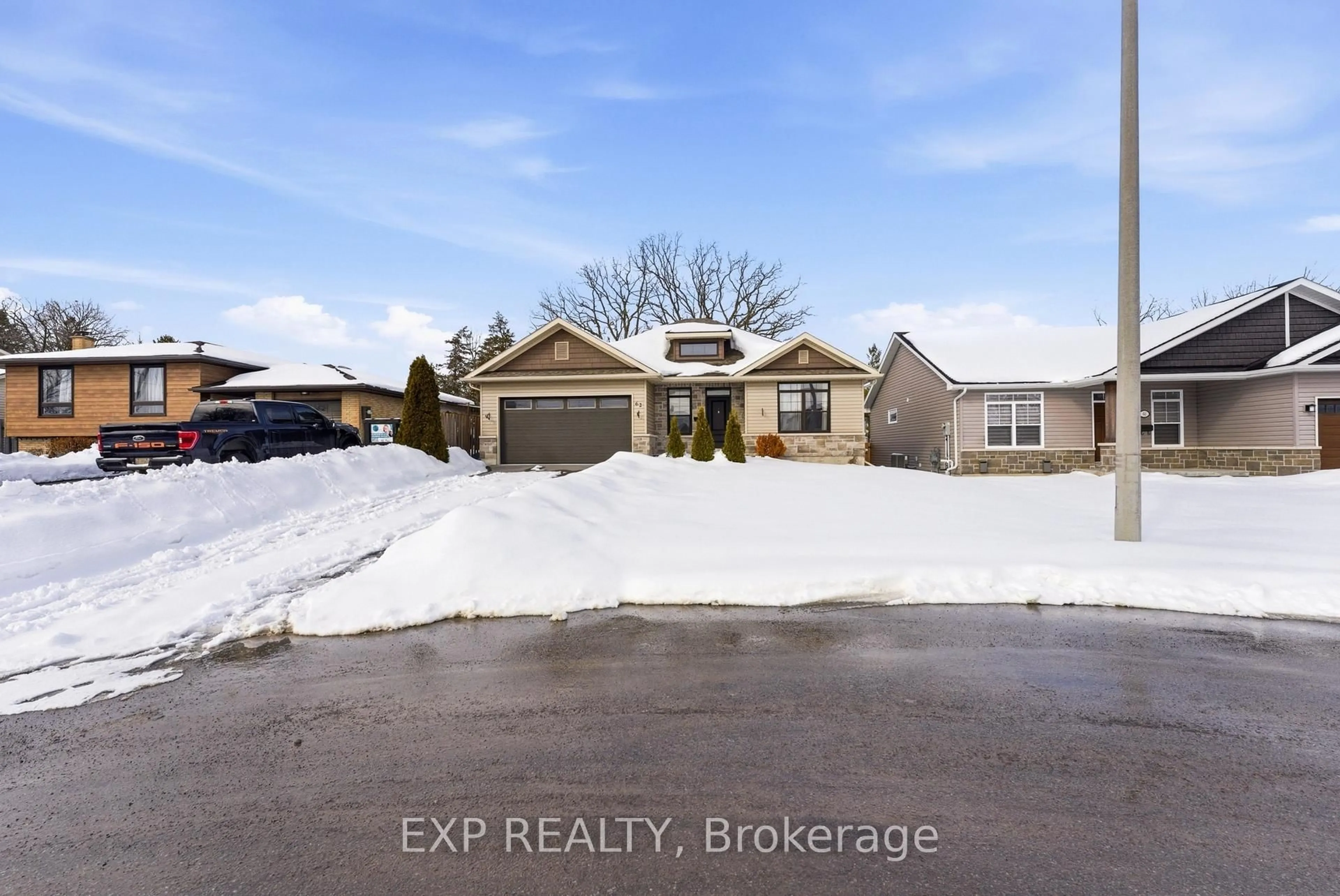 A pic from outside/outdoor area/front of a property/back of a property/a pic from drone, street for 62 Craig St, Belleville Ontario K8P 2J9