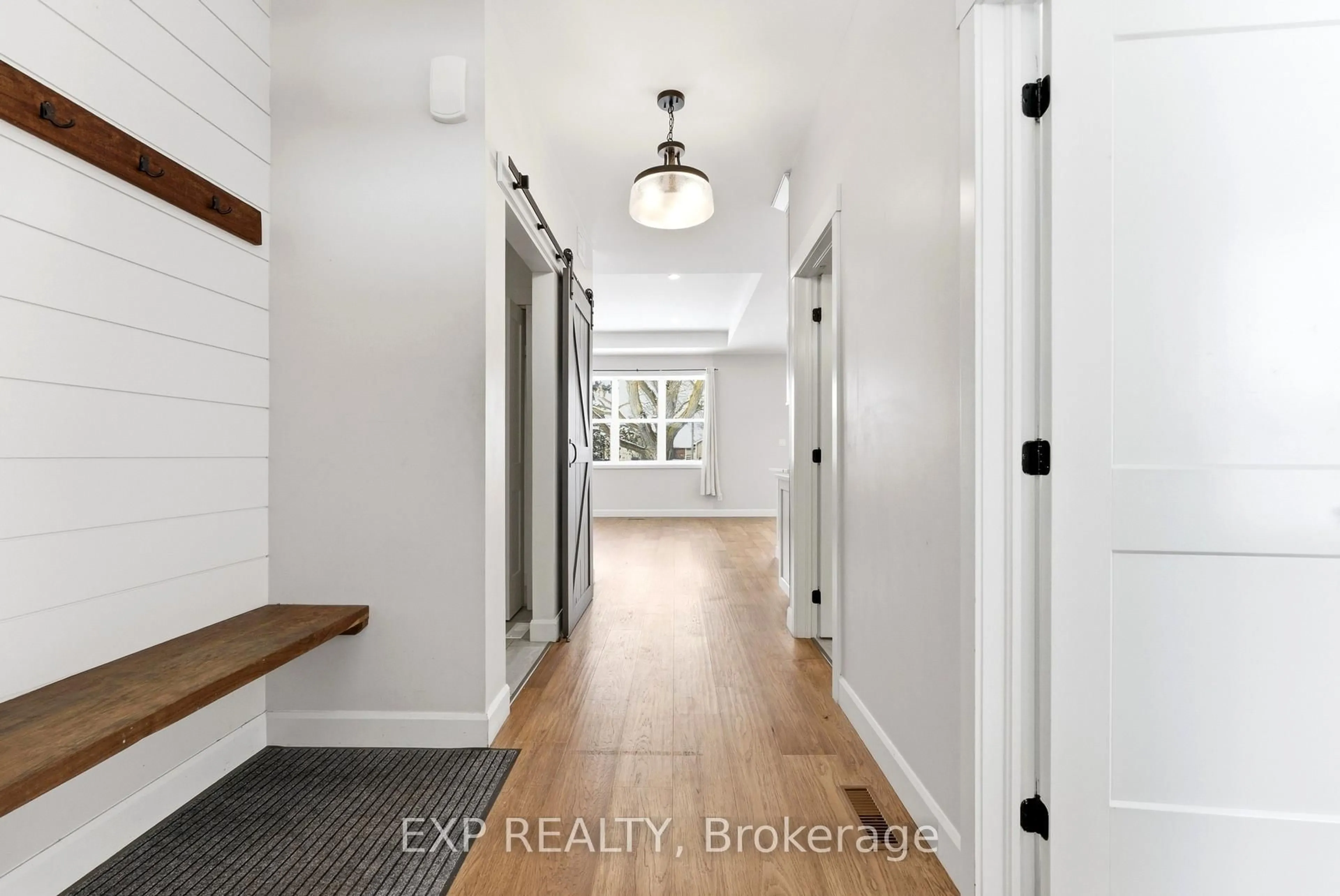 Indoor entryway for 62 Craig St, Belleville Ontario K8P 2J9