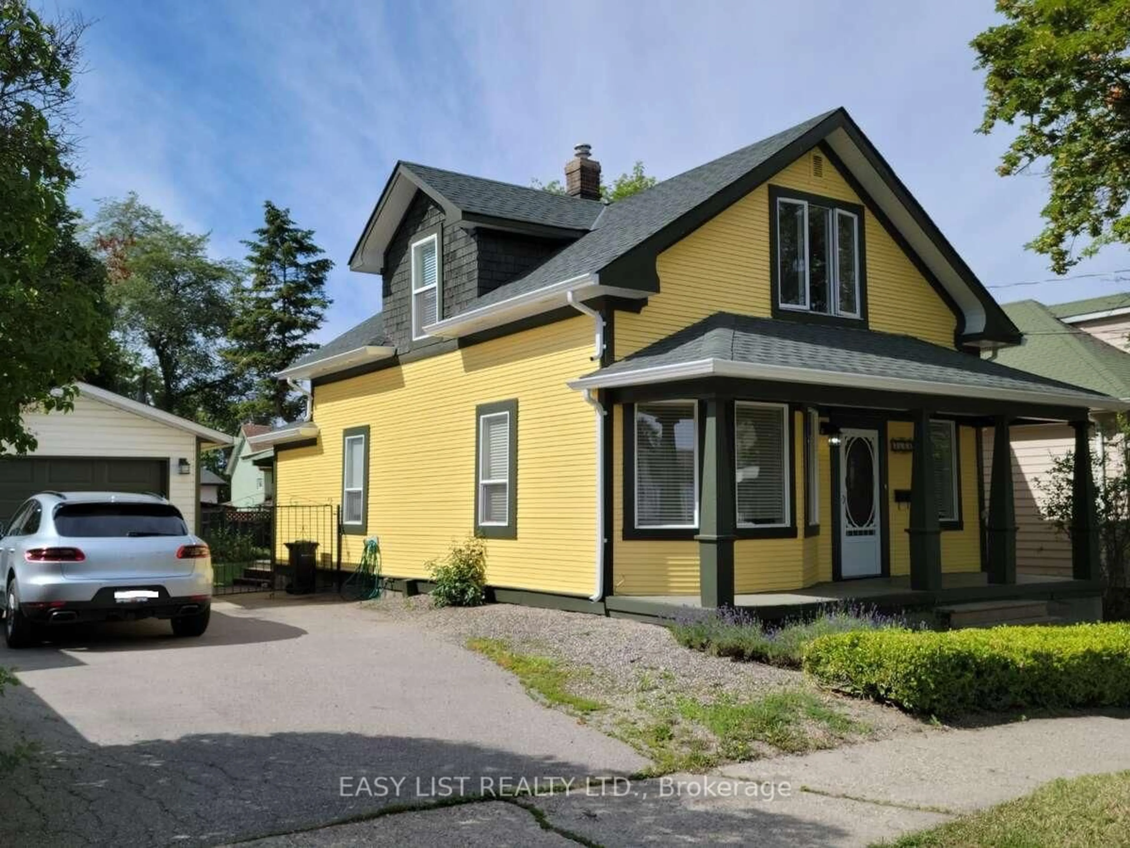 Home with vinyl exterior material, street for 2600 37 Ave, Out of Area British Columbia V1T 2X4