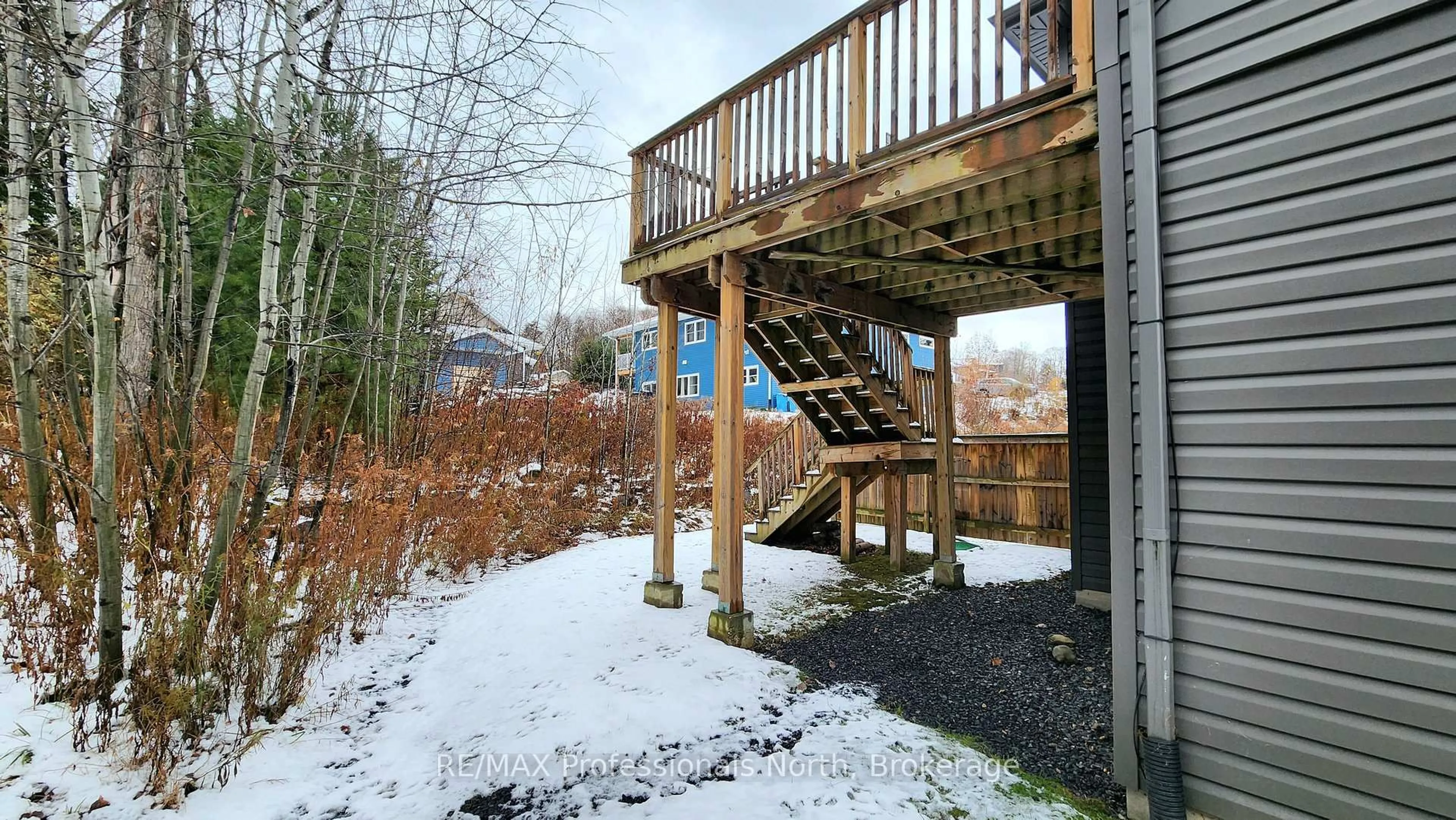 Patio, unknown for 33 Goodwin Dr, Huntsville Ontario P1H 2R3