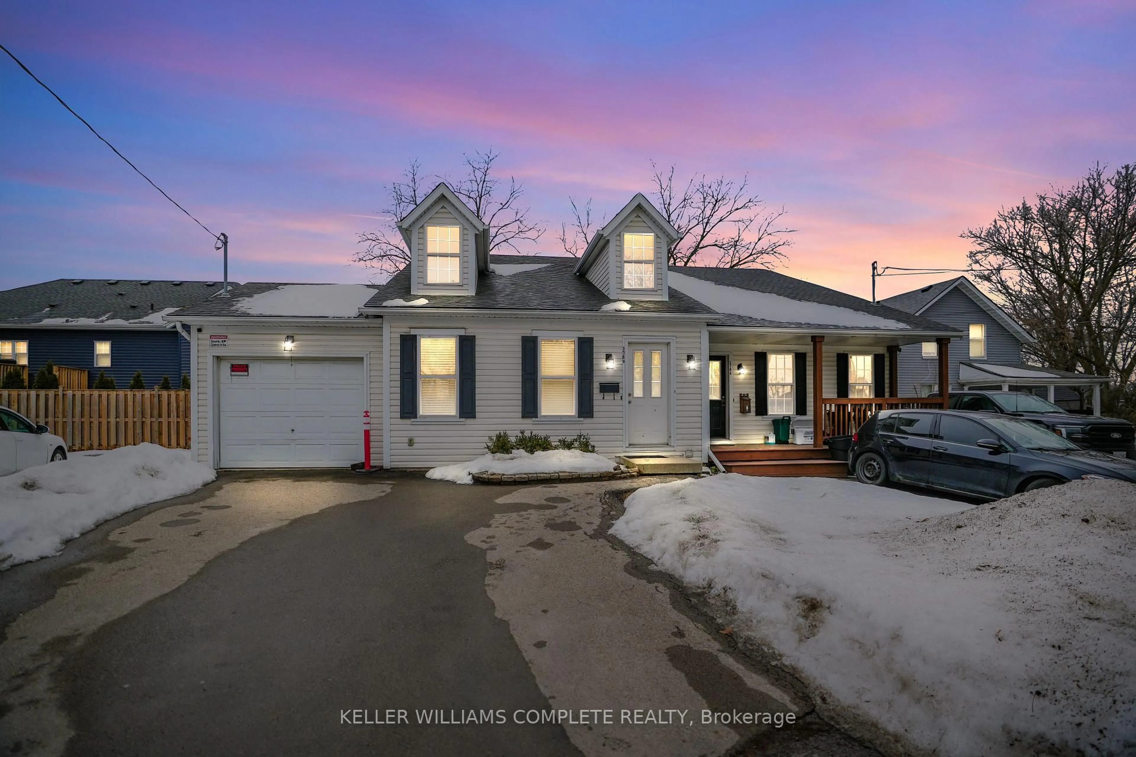 A pic from outside/outdoor area/front of a property/back of a property/a pic from drone, unknown for 378B GLENDALE Ave, St. Catharines Ontario L2T 1C2