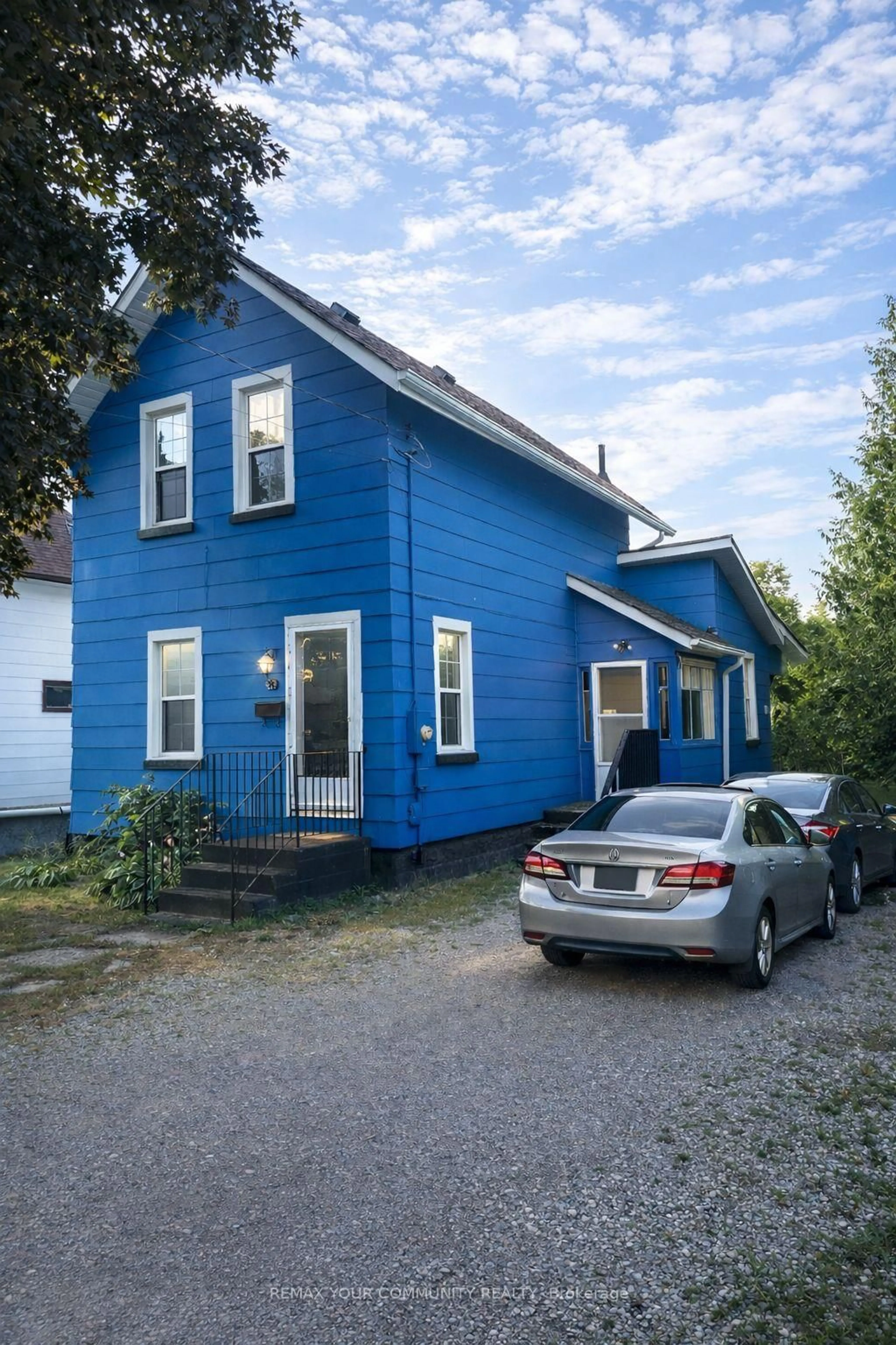 A pic from outside/outdoor area/front of a property/back of a property/a pic from drone, street for 74 Adelaide St, Kawartha Lakes Ontario K9V 3K1