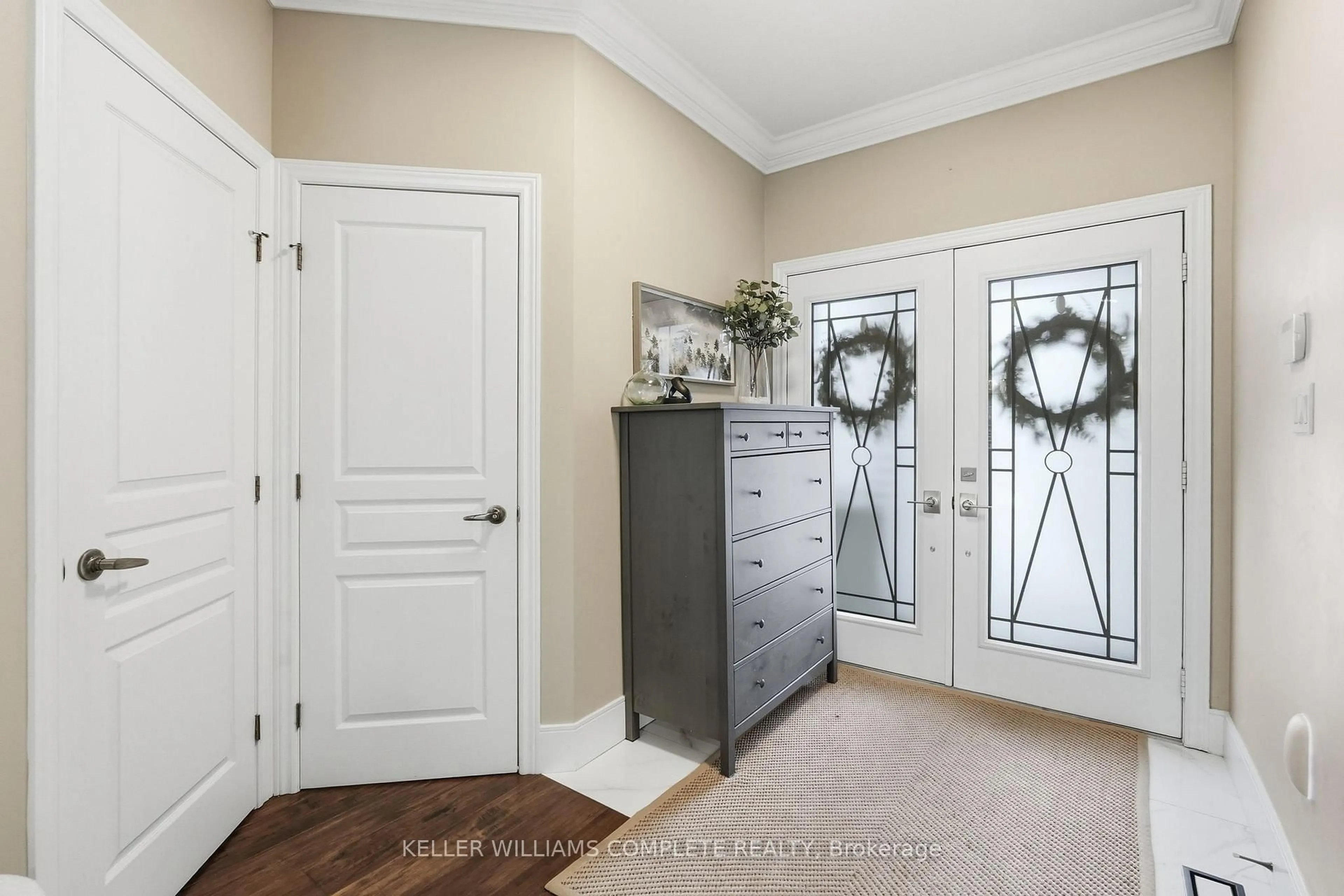 Indoor entryway for 163 Garinger Cres, Hamilton Ontario L0R 1C0