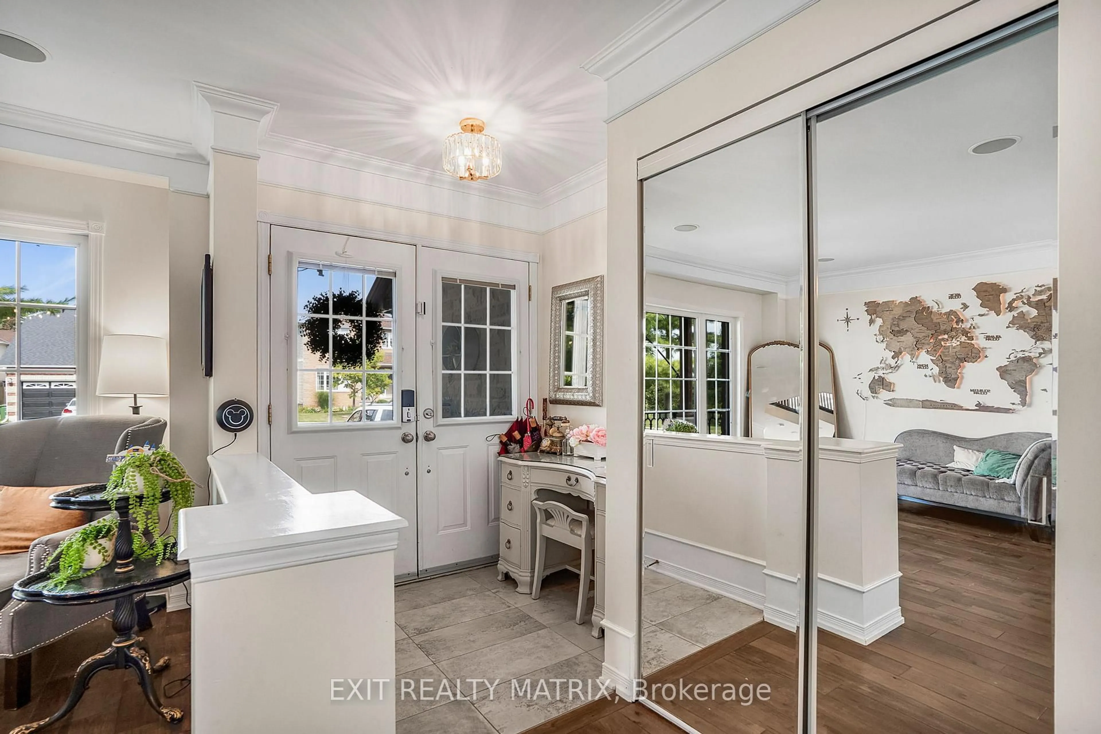 Indoor entryway for 116 LAMADELEINE Blvd, Russell Ontario K0A 1W1