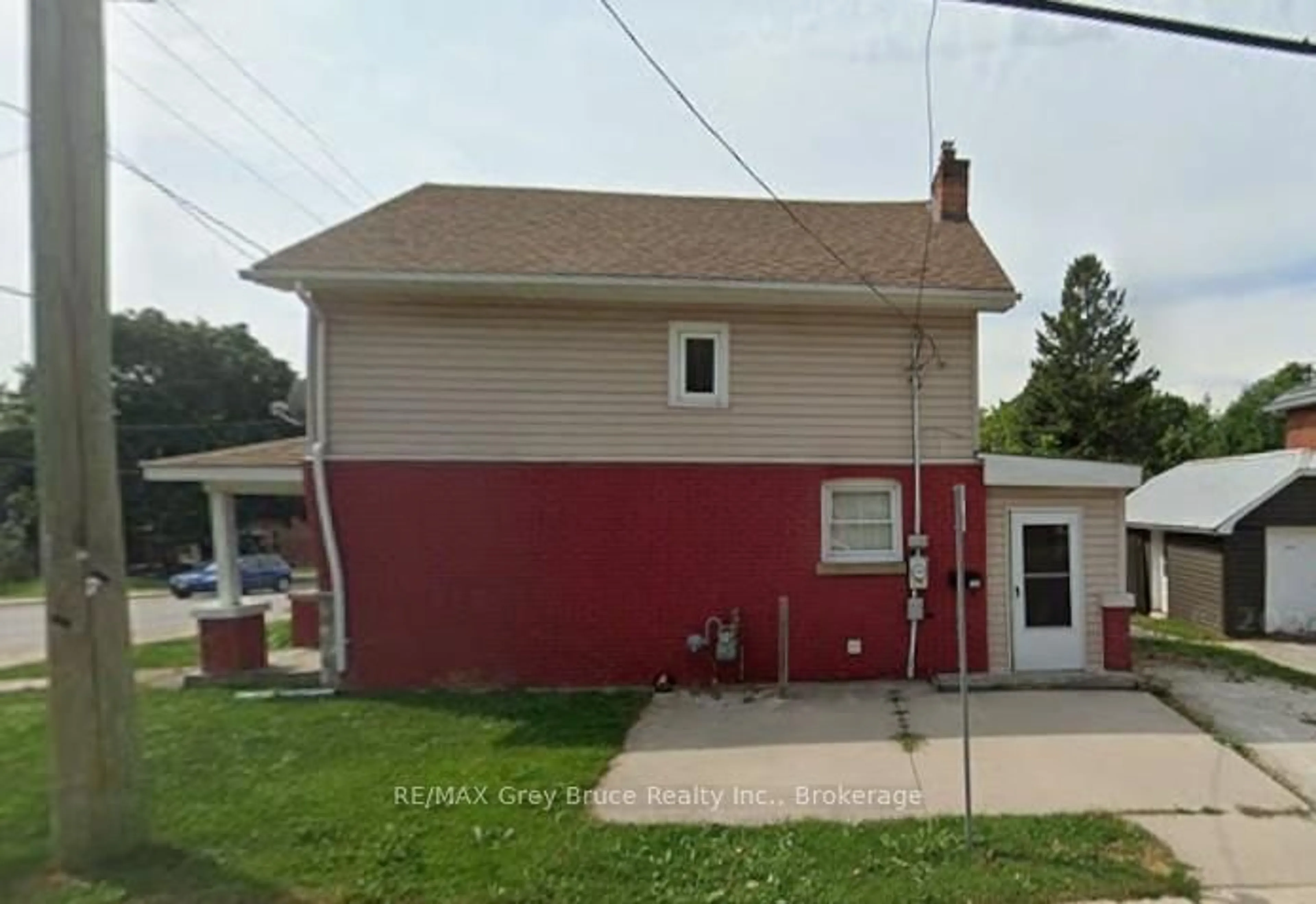 Unknown for 690 8th St, Owen Sound Ontario N4K 1L8