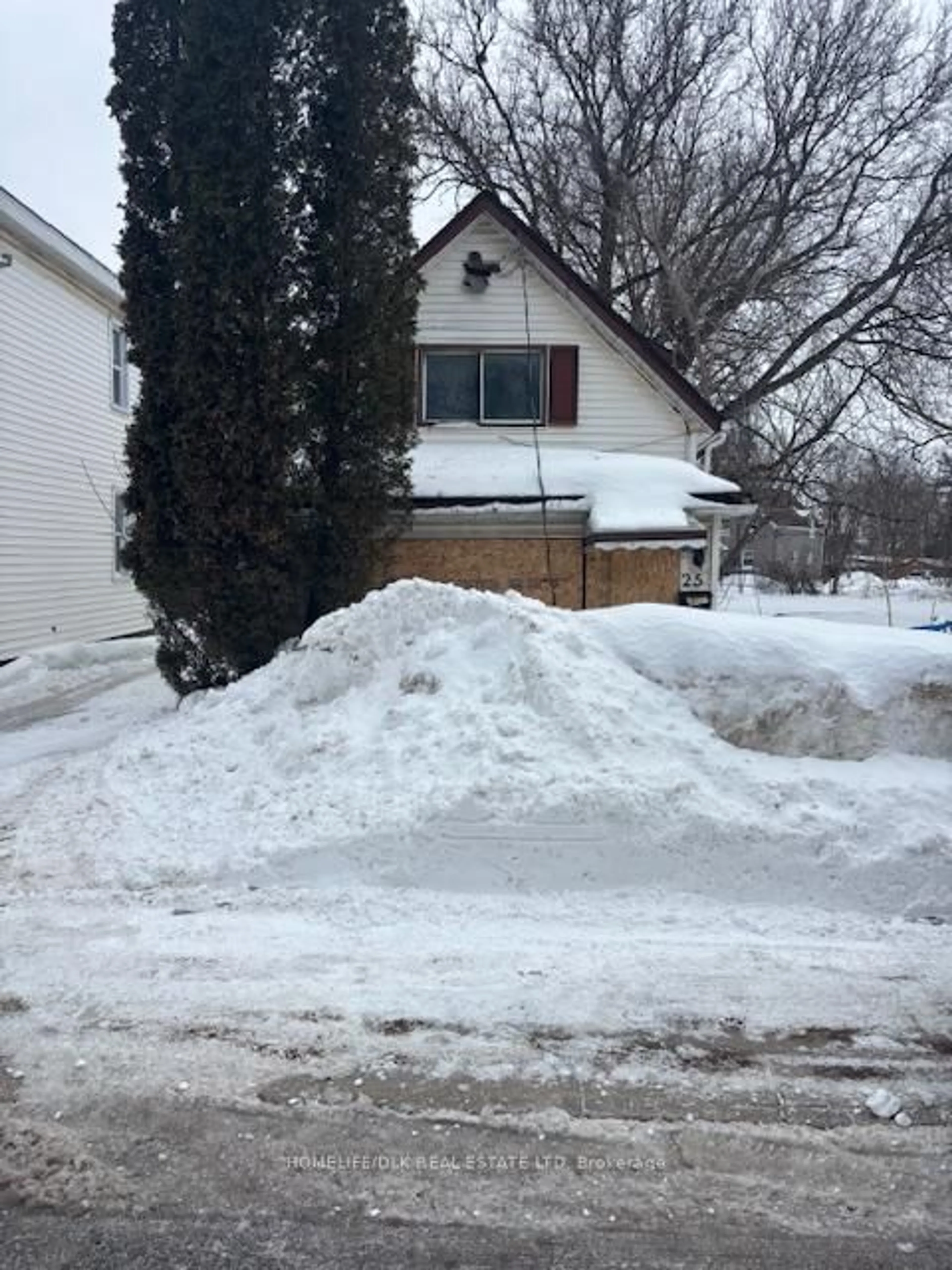 Unknown for 25 Montague St, Smiths Falls Ontario K7A 2M2