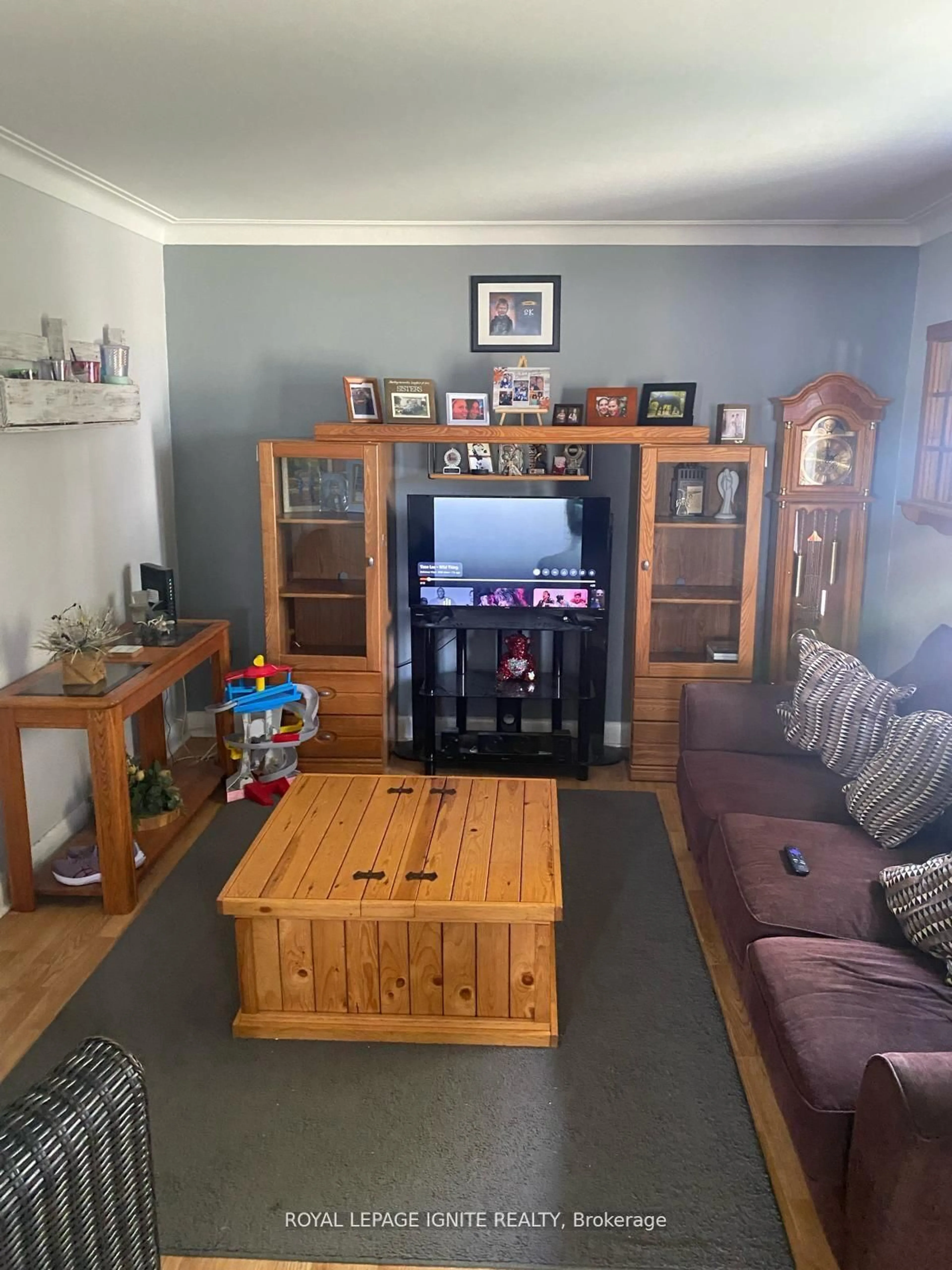 Living room with furniture, unknown for 812 Chelsea Cres, Cornwall Ontario K6H 6Y4