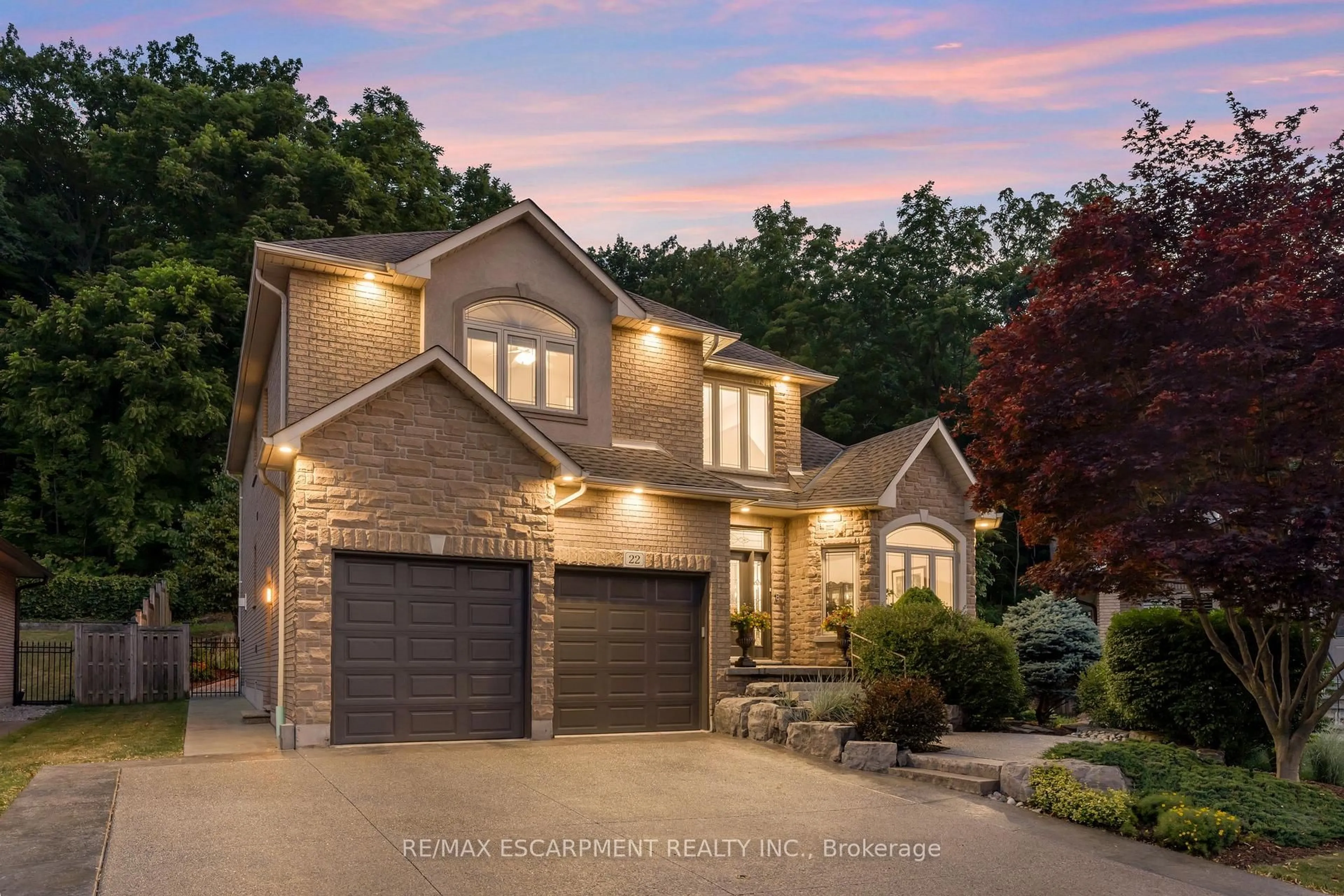 Home with brick exterior material, street for 22 Shadeland Cres, Hamilton Ontario L8G 4Y1