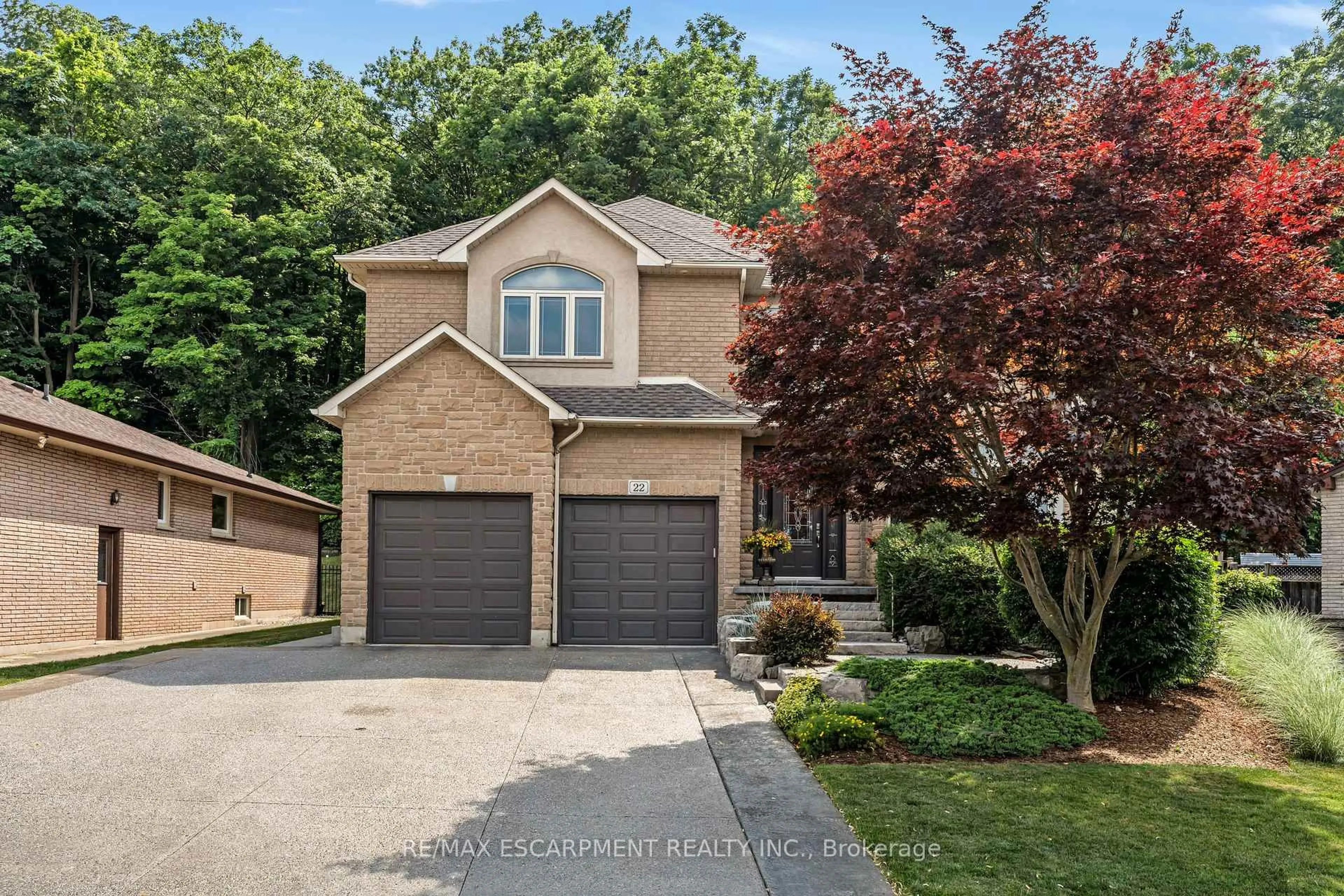 Home with brick exterior material, street for 22 Shadeland Cres, Hamilton Ontario L8G 4Y1