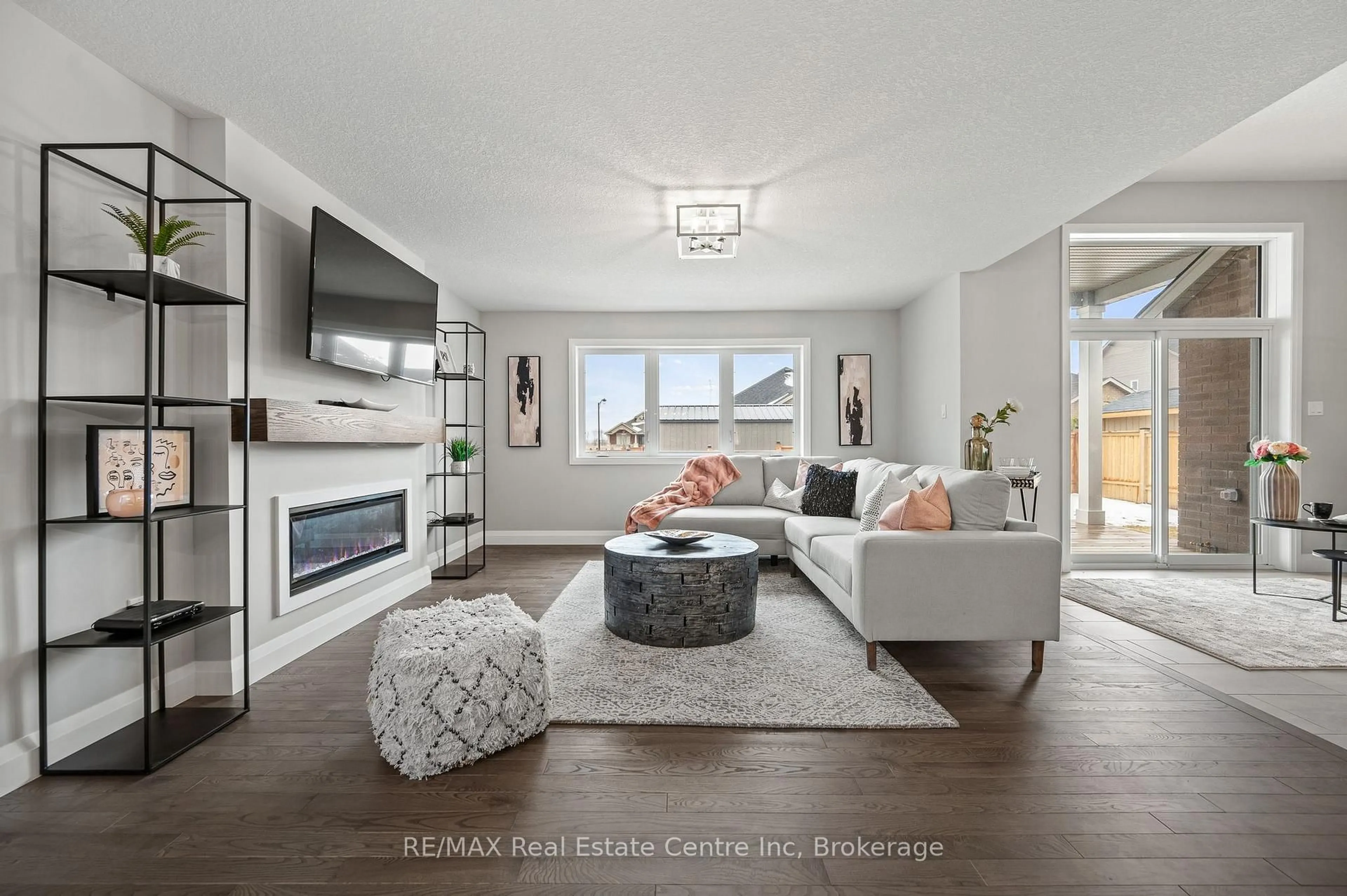 Living room with furniture, unknown for 190 Bridge Cres, Minto Ontario N0G 2P0