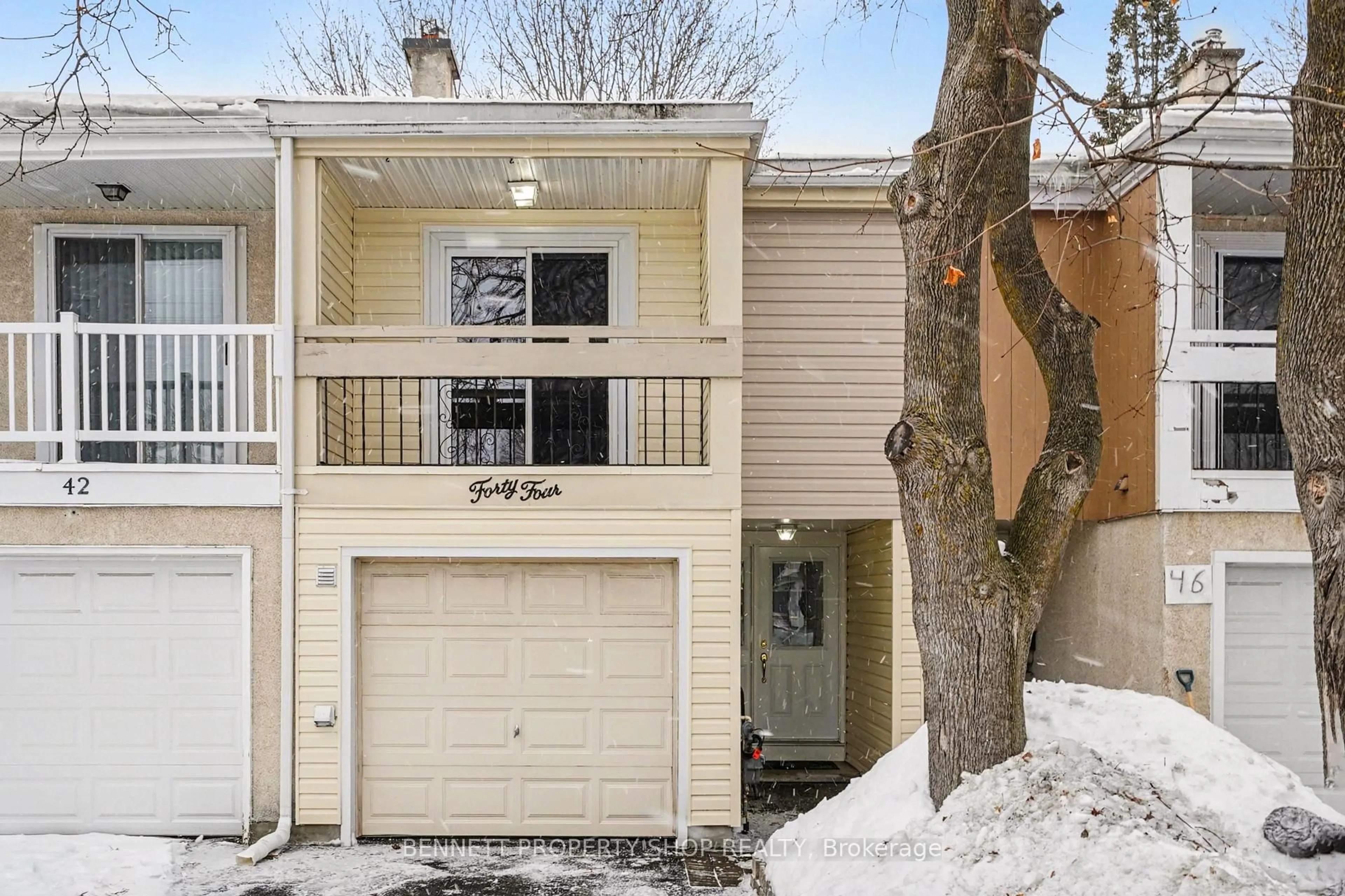 Unknown for 44 Tybalt Cres, Ottawa Ontario K2H 8J5