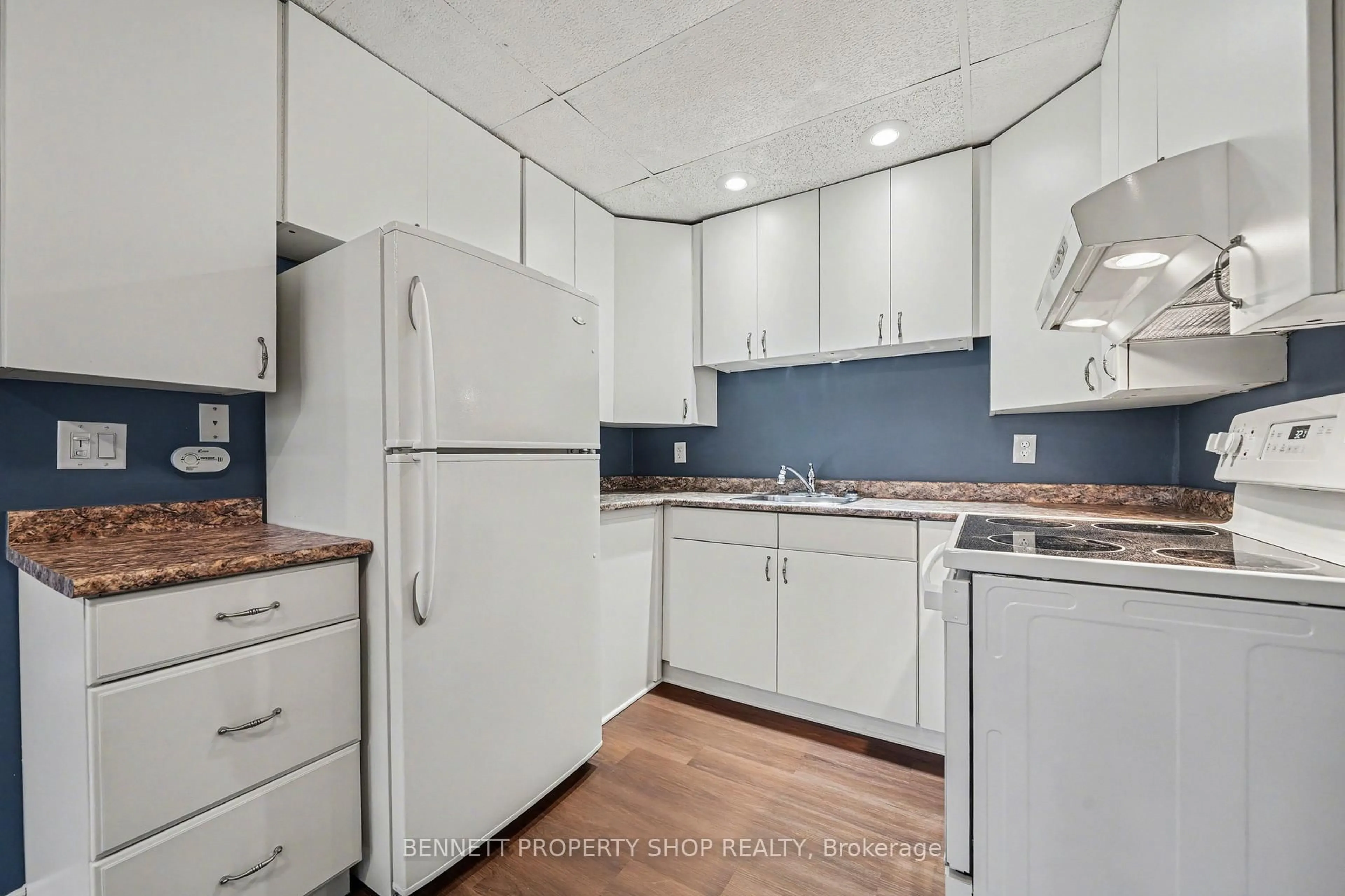 Standard kitchen, unknown for 44 Tybalt Cres, Ottawa Ontario K2H 8J5