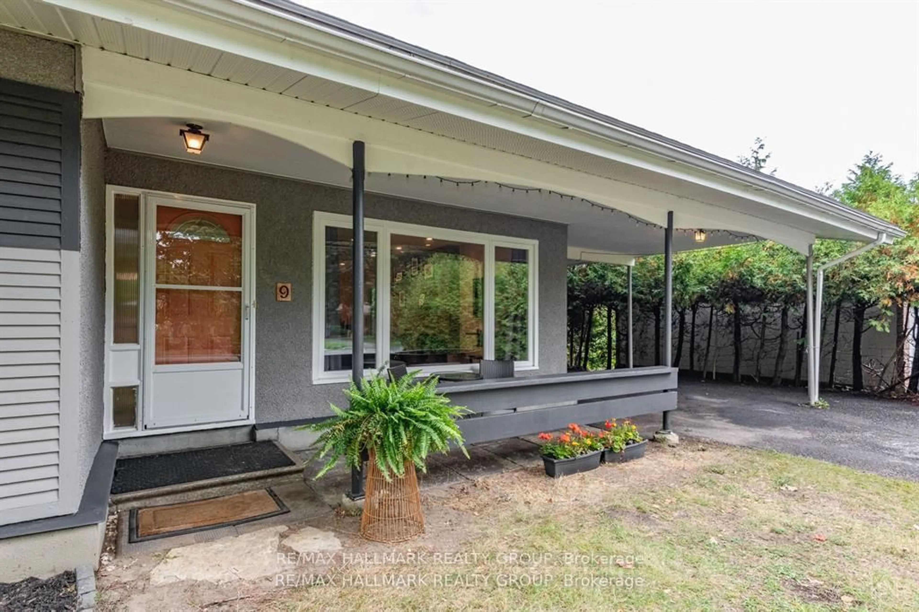 Unknown for 9 Newbury Ave, Ottawa Ontario K2E 6K7