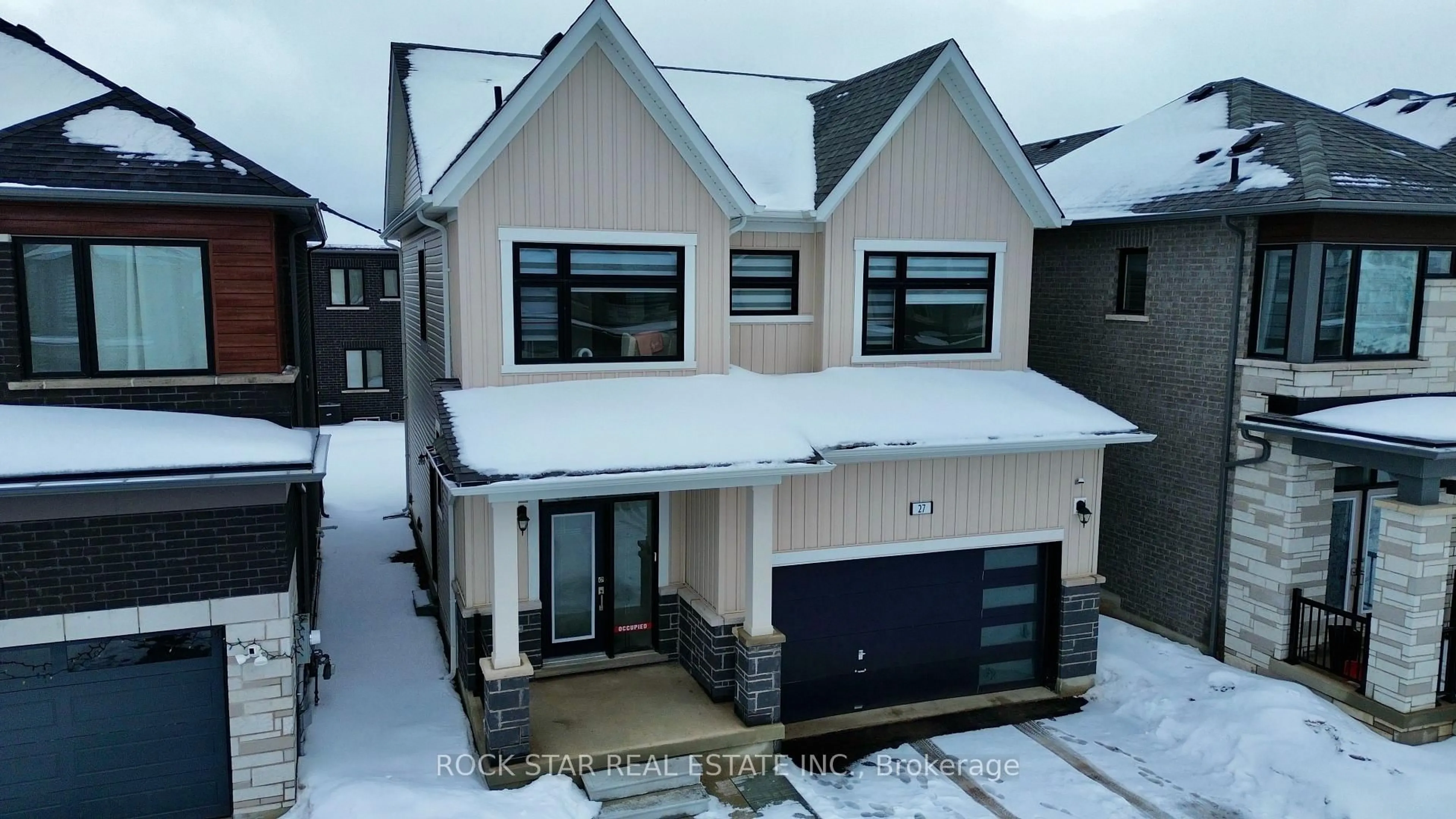 A pic from outside/outdoor area/front of a property/back of a property/a pic from drone, street for 27 Ferguson St, Erin Ontario N0B 1T0