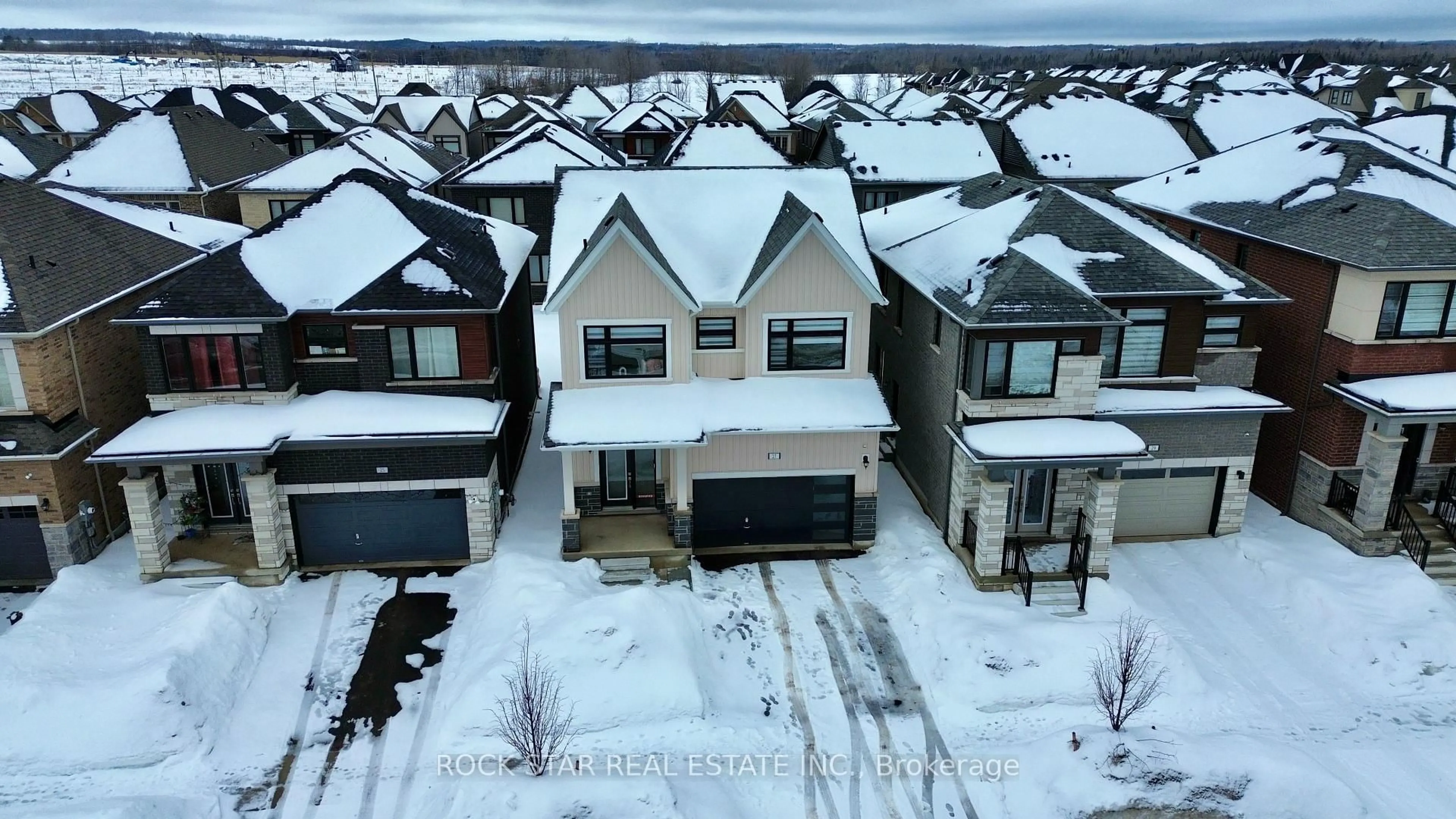 A pic from outside/outdoor area/front of a property/back of a property/a pic from drone, unknown for 27 Ferguson St, Erin Ontario N0B 1T0