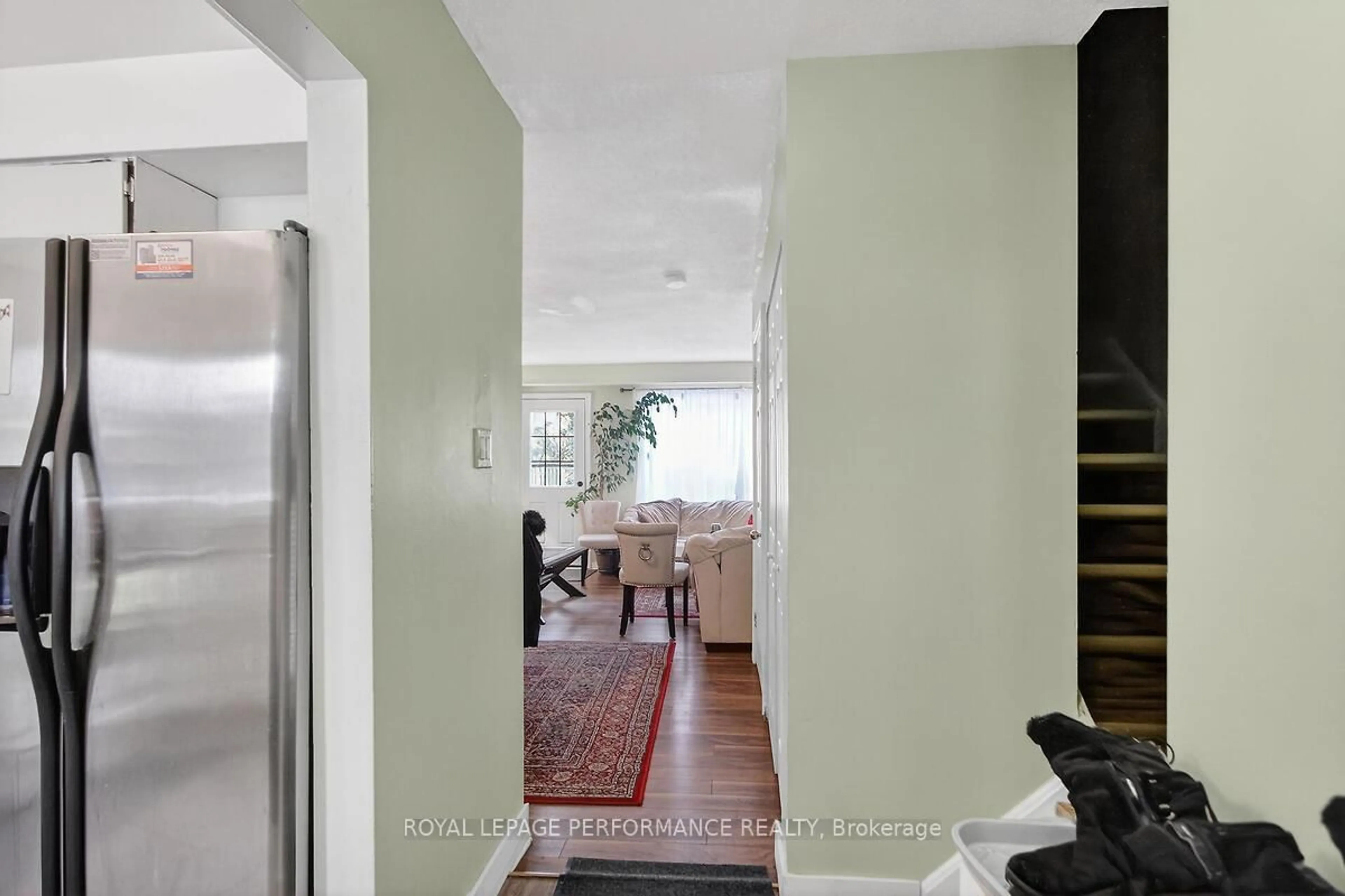 Indoor entryway for 3064 Olympic Way #9, Ottawa Ontario K1T 1Y6