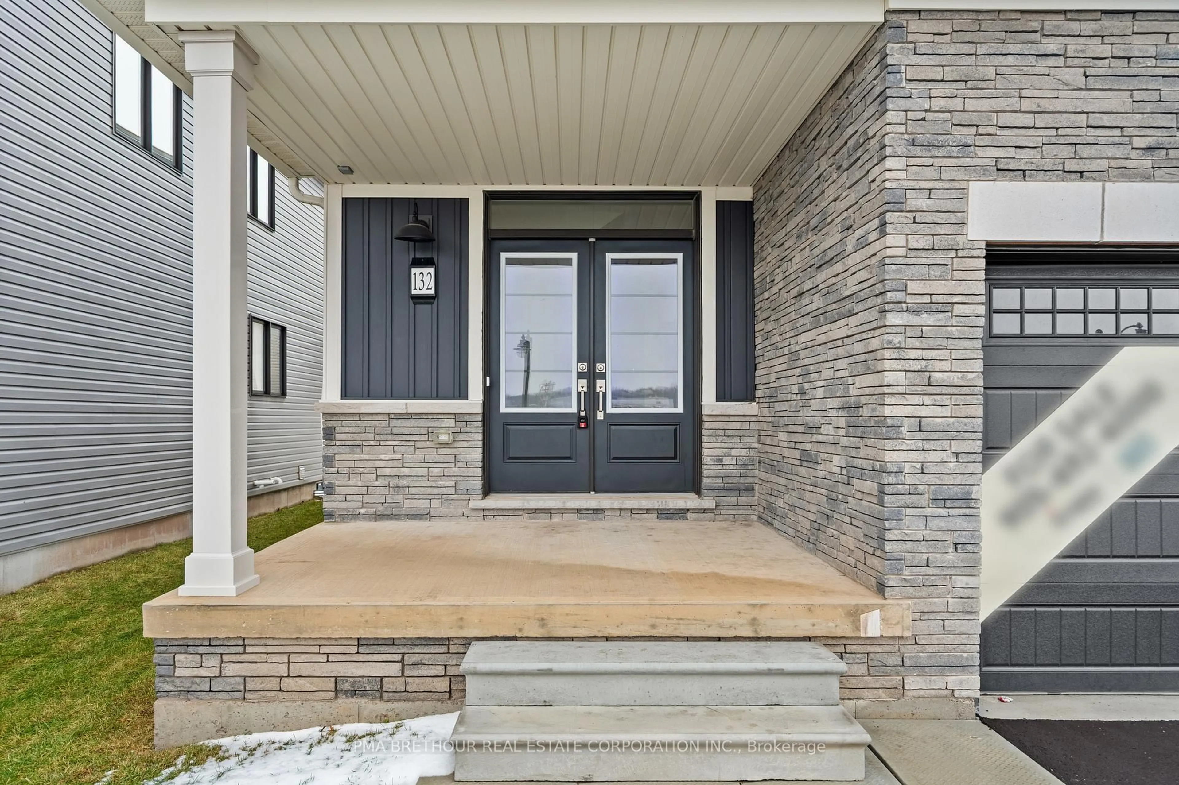 Indoor entryway for 132 Eastbridge Ave, Welland Ontario L3B 0M2