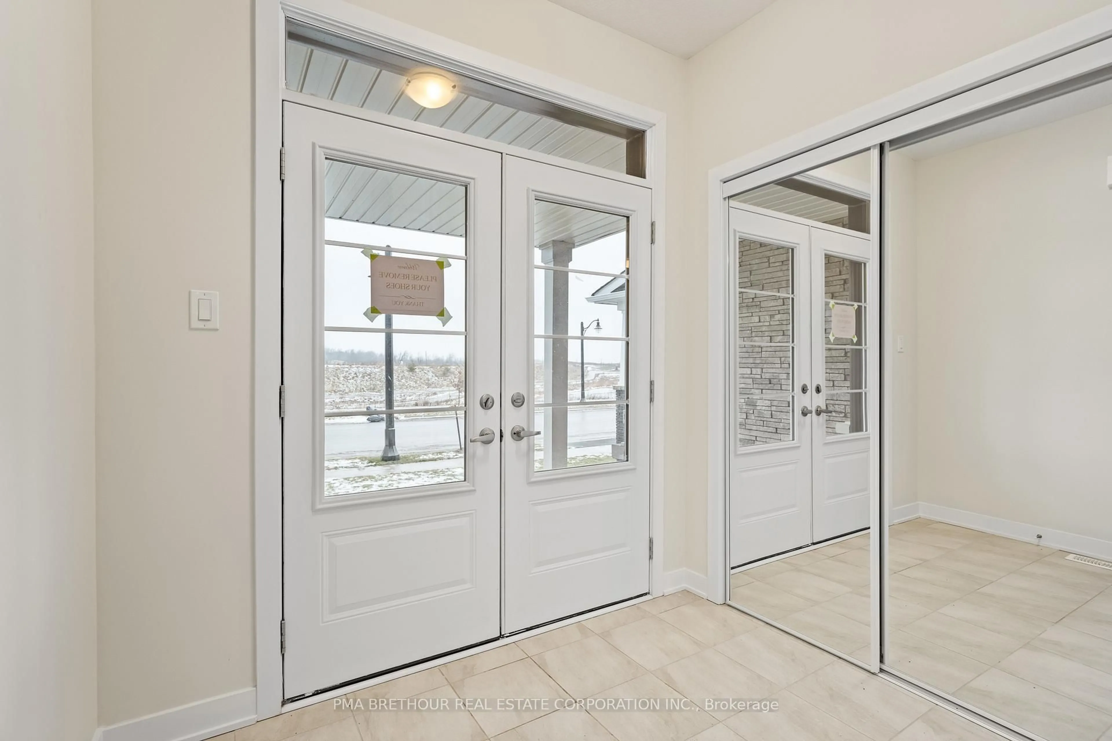 Indoor entryway for 132 Eastbridge Ave, Welland Ontario L3B 0M2