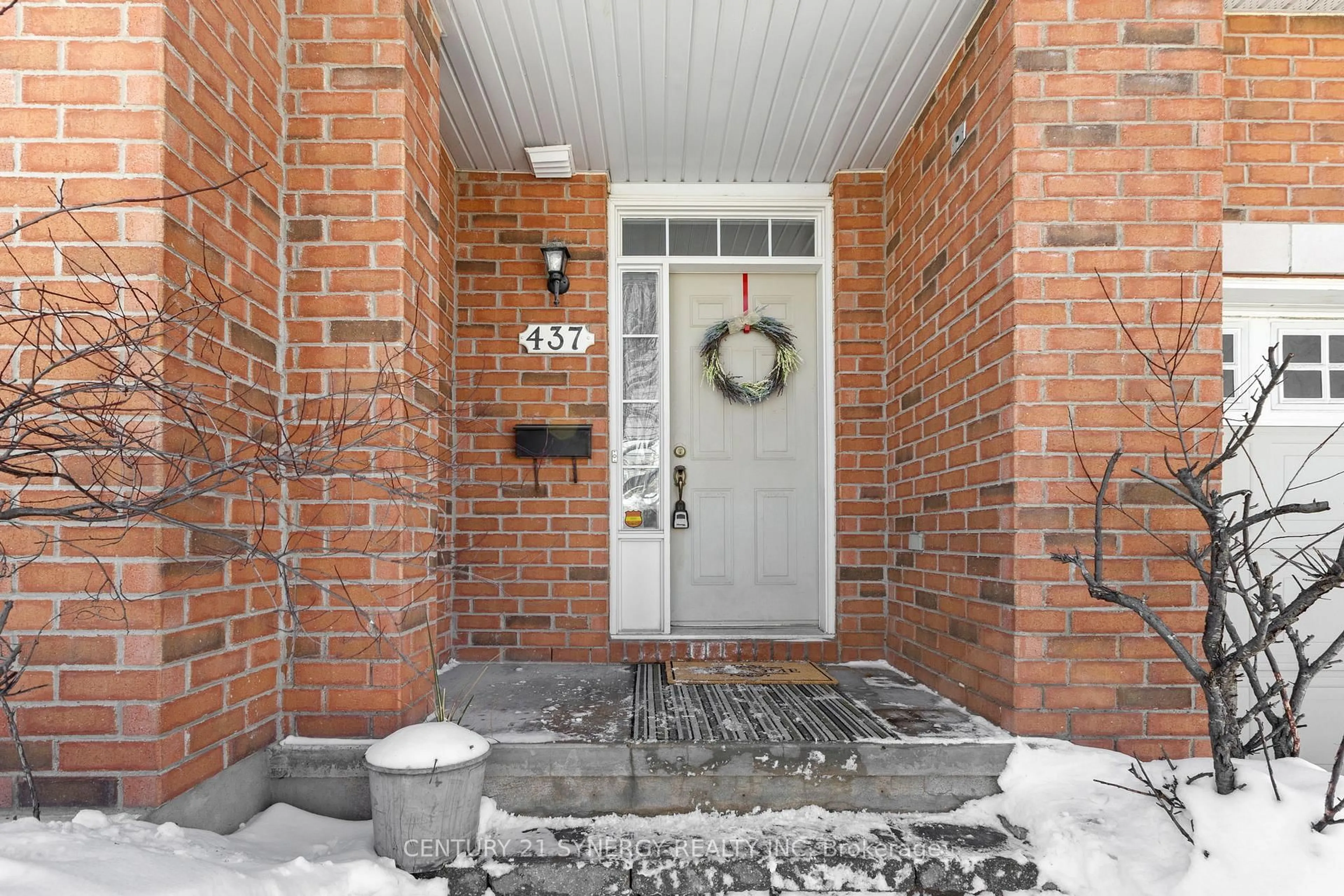 Indoor entryway for 437 Claridge Dr, Ottawa Ontario K2J 5J2