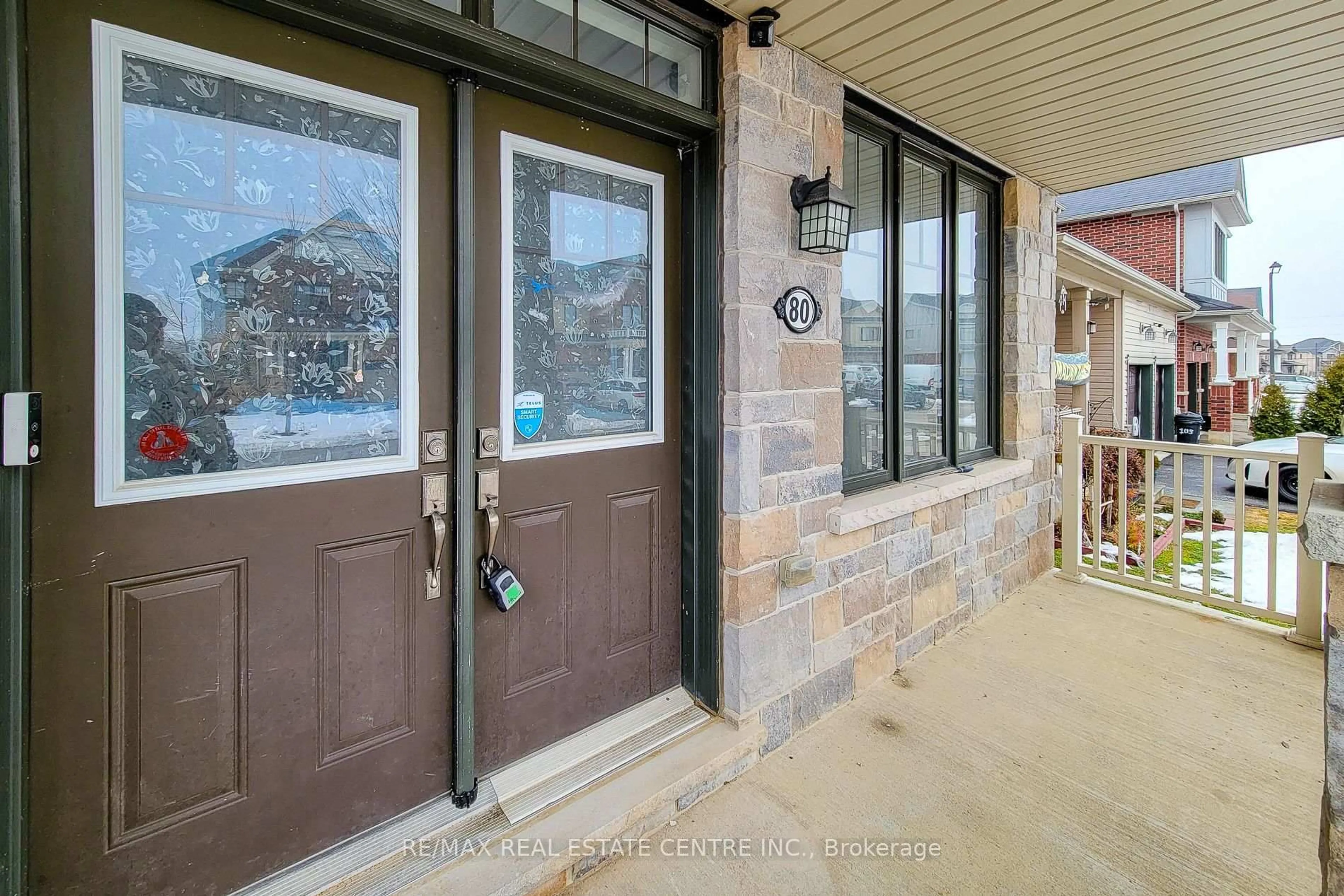 Indoor entryway for 80 Larry Cres, Haldimand Ontario N3W 0B2
