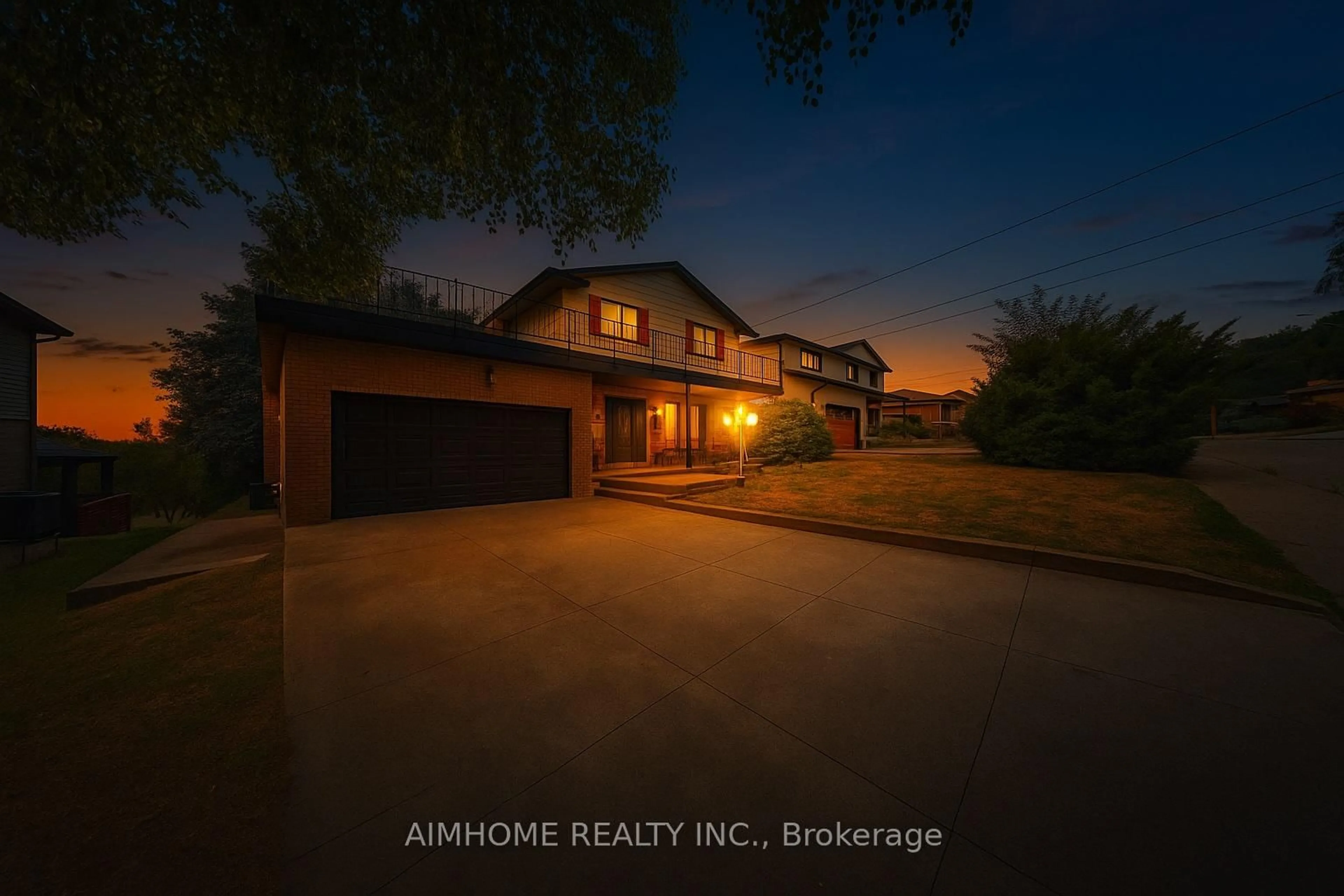 A pic from outside/outdoor area/front of a property/back of a property/a pic from drone, street for 23 Hildegard Dr, Hamilton Ontario L8K 5S1
