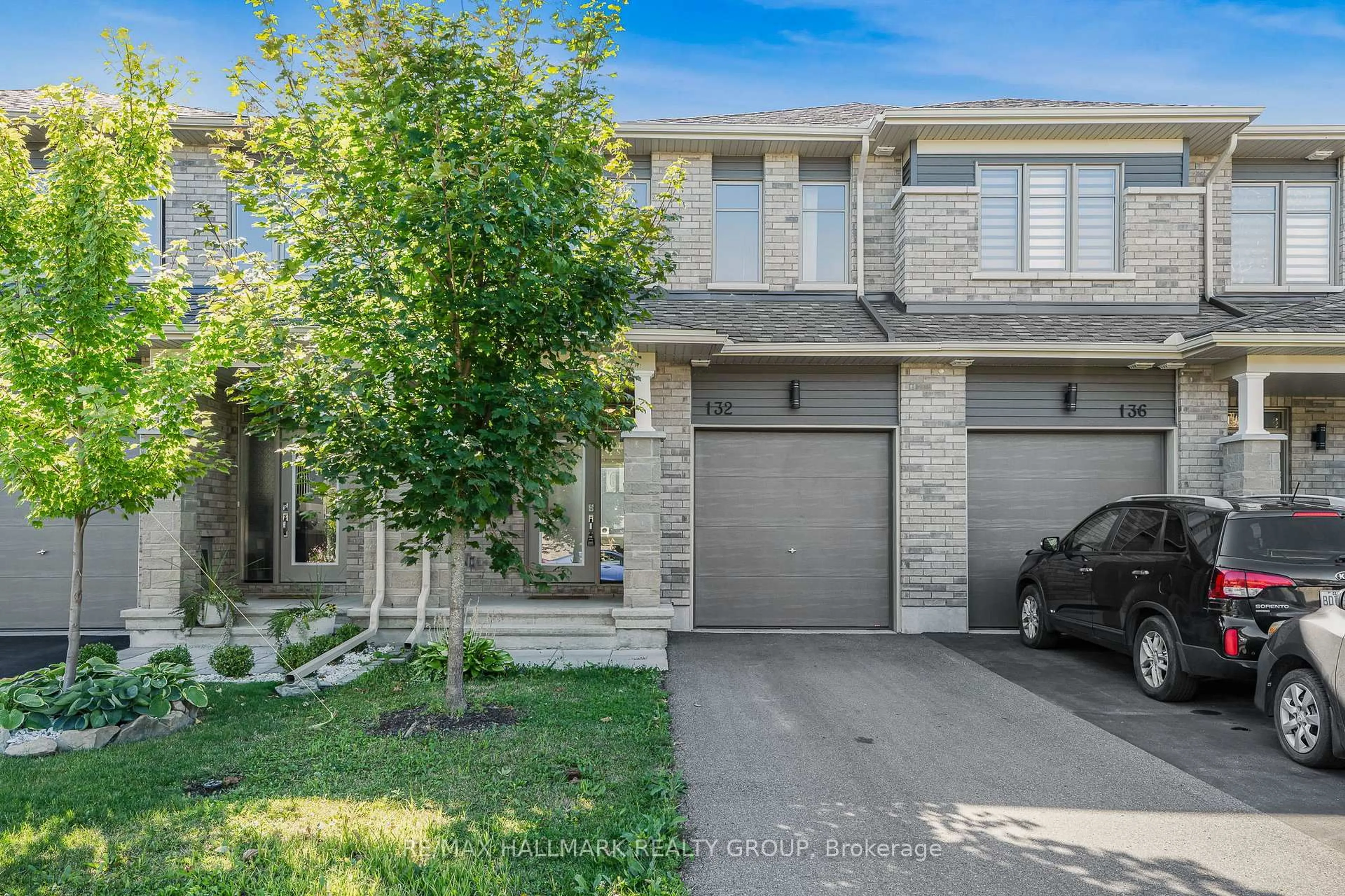 A pic from outside/outdoor area/front of a property/back of a property/a pic from drone, street for 132 Turquoise St, Clarence-Rockland Ontario K4K 0L6