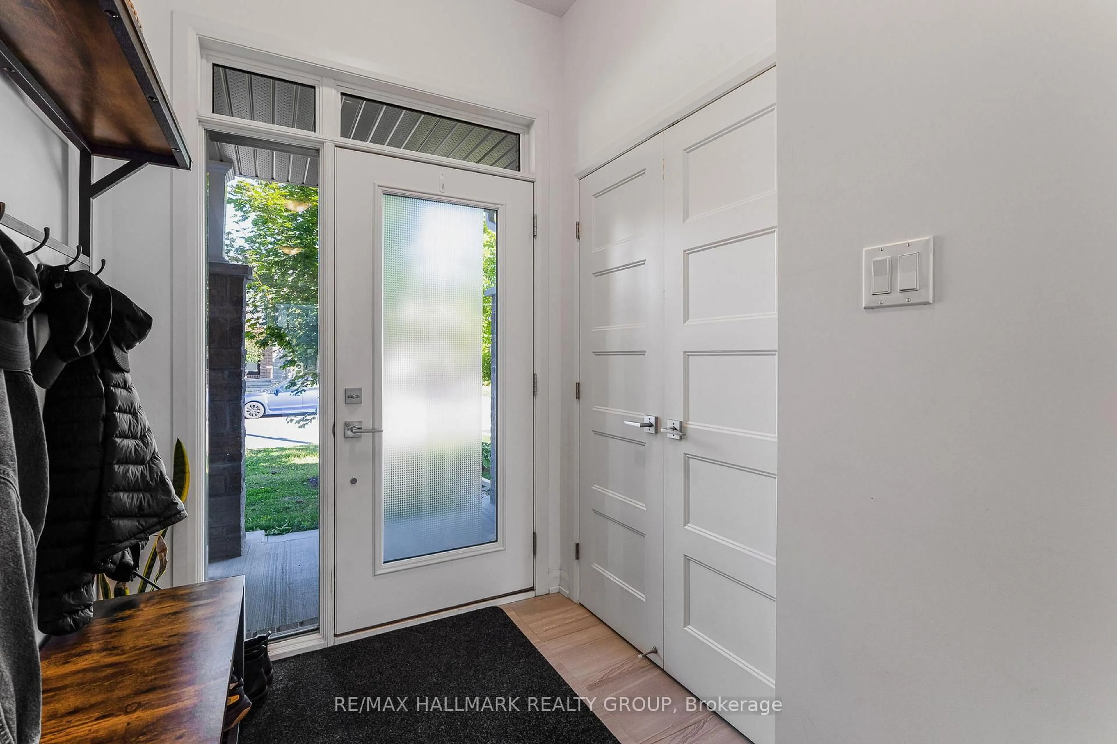 Indoor entryway for 132 Turquoise St, Clarence-Rockland Ontario K4K 0L6