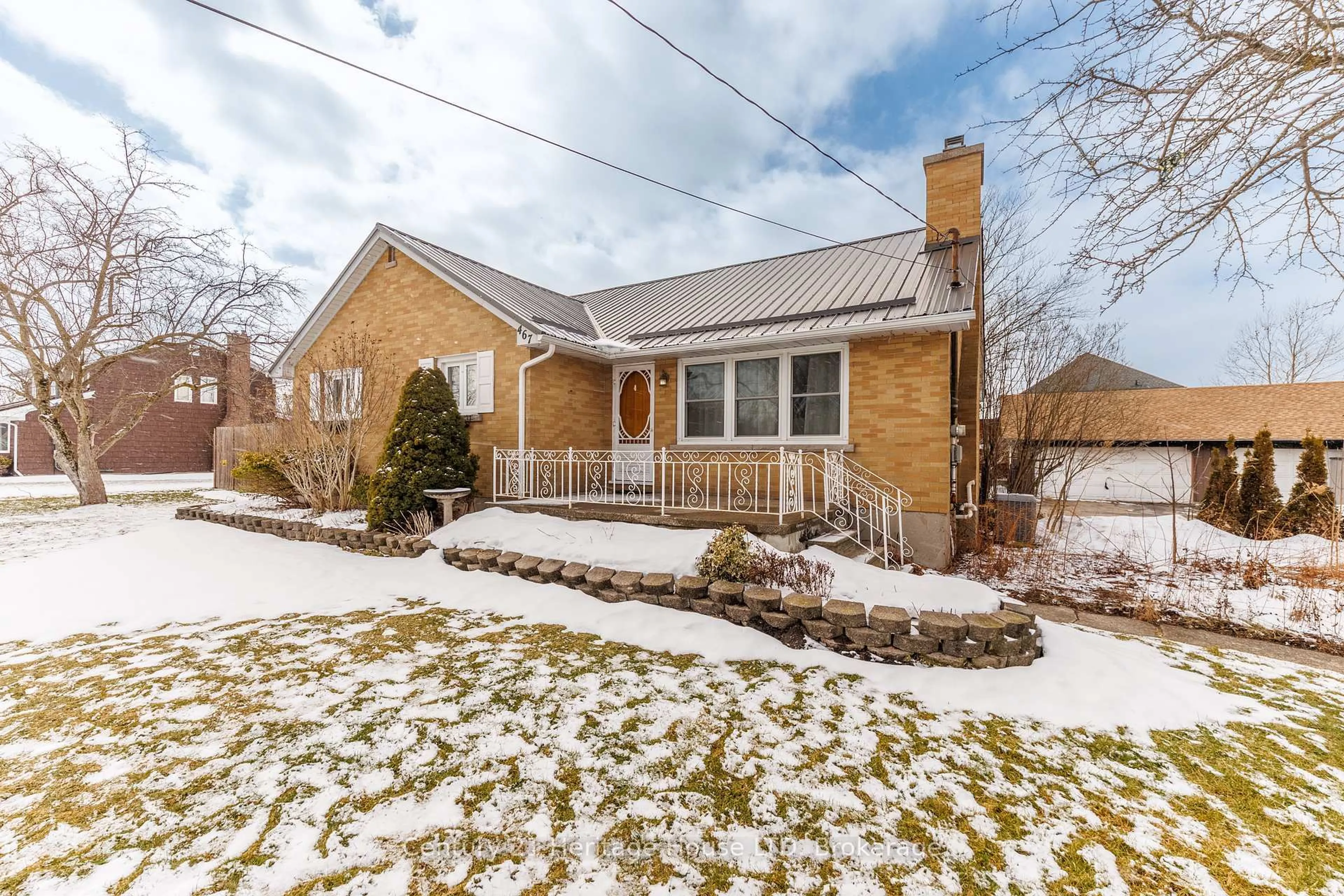 Home with brick exterior material, street for 467 Gorham Rd Rd, Fort Erie Ontario L0S 1N0