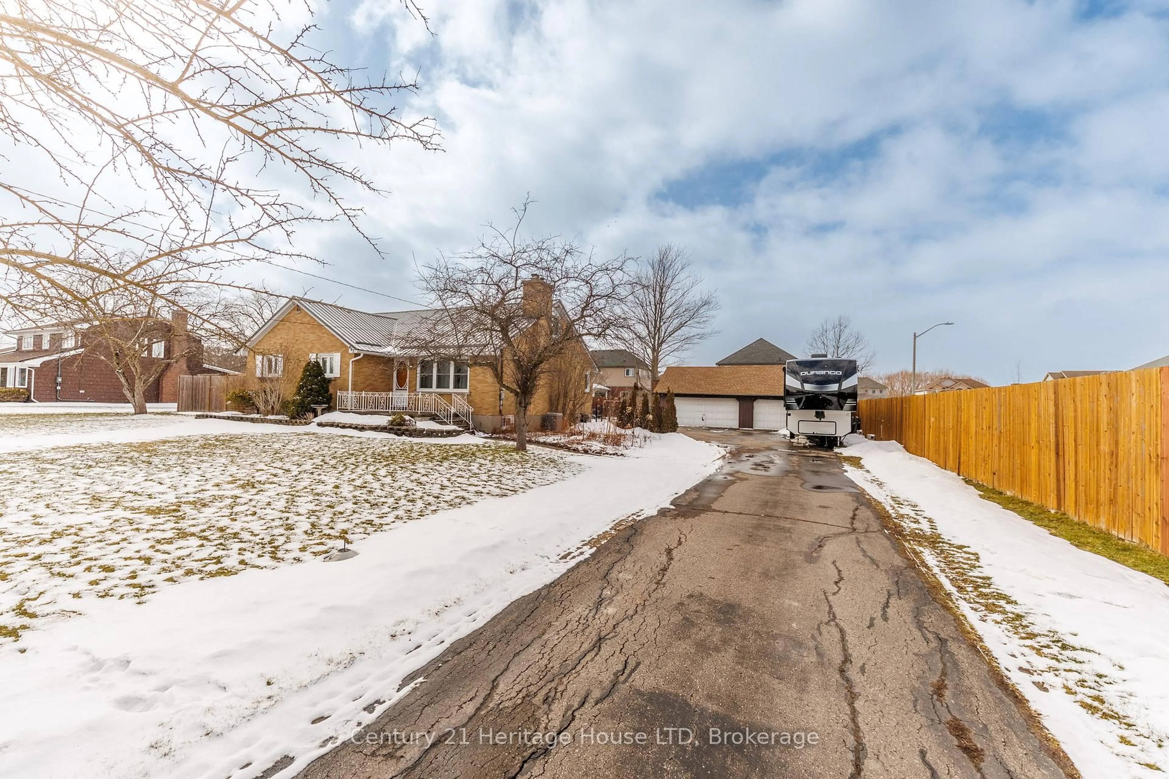 A pic from outside/outdoor area/front of a property/back of a property/a pic from drone, street for 467 Gorham Rd Rd, Fort Erie Ontario L0S 1N0