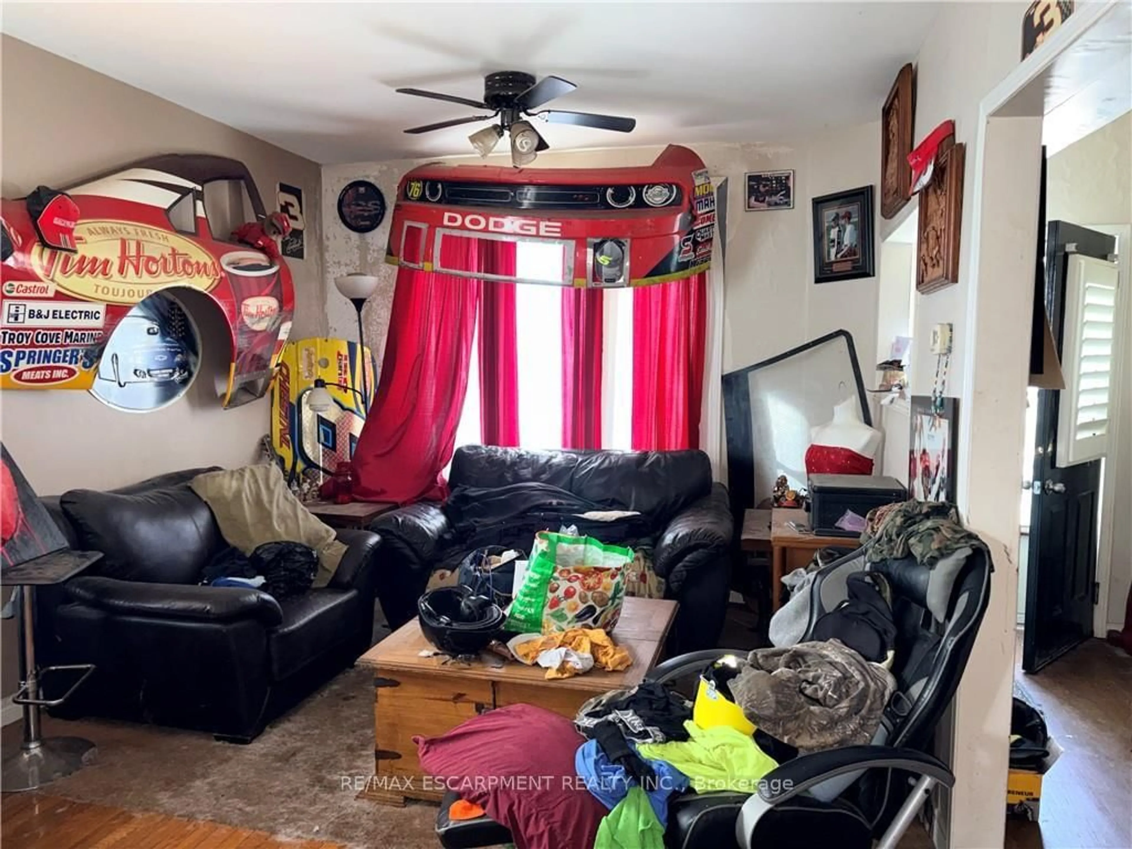 A pic of a room for 14 Carlisle St, Hamilton Ontario L8H 4C3