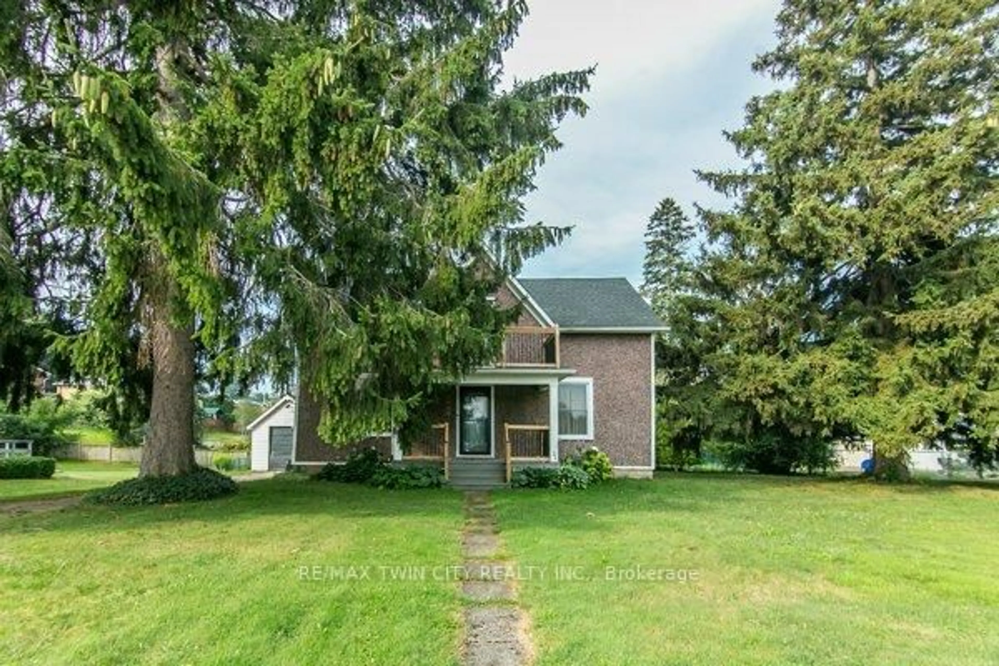 A pic from outside/outdoor area/front of a property/back of a property/a pic from drone, street for 346 Wellington St, Ingersoll Ontario N5C 1T4