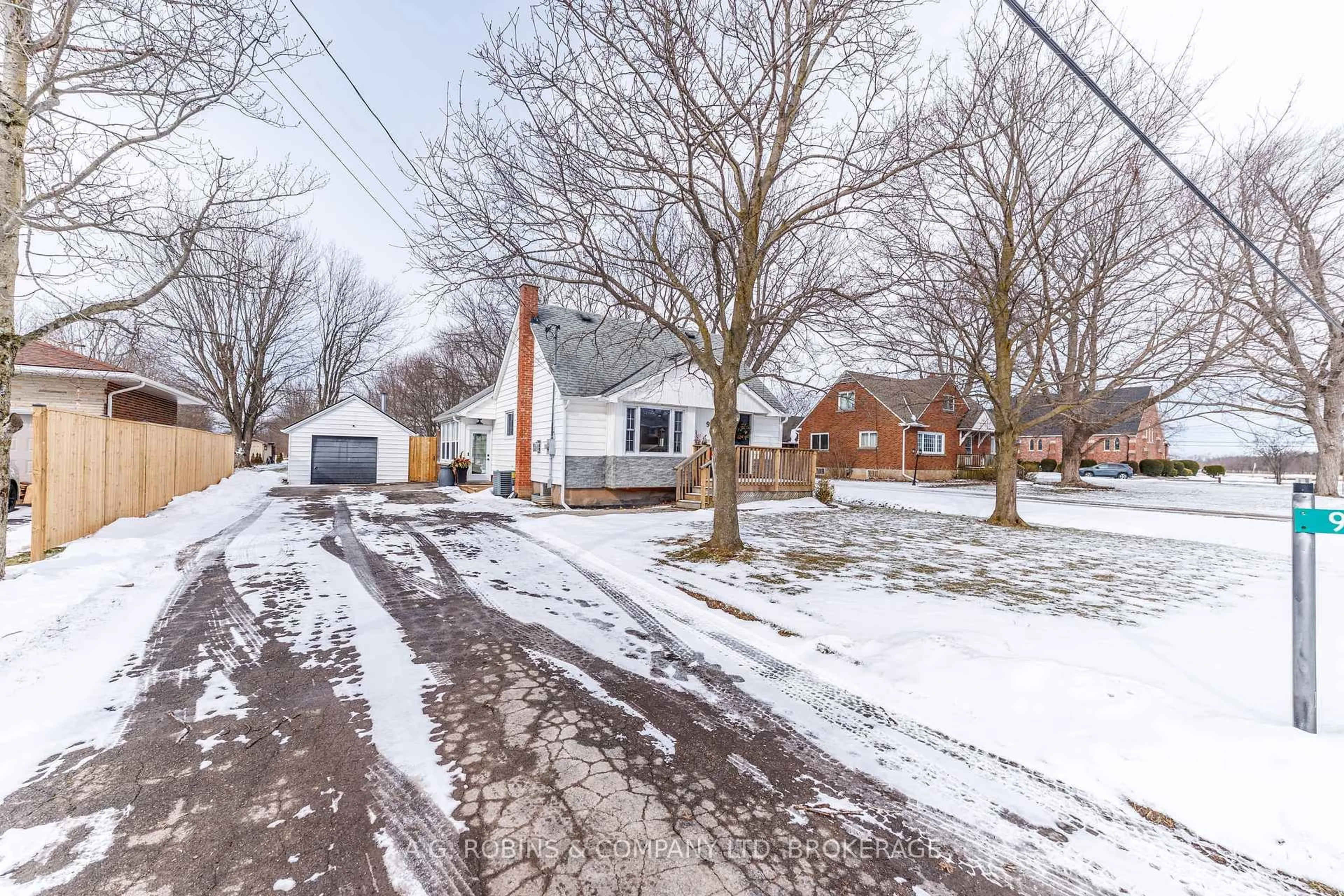 A pic from outside/outdoor area/front of a property/back of a property/a pic from drone, street for 972 Silver Bay Rd, Port Colborne Ontario L3K 5V3