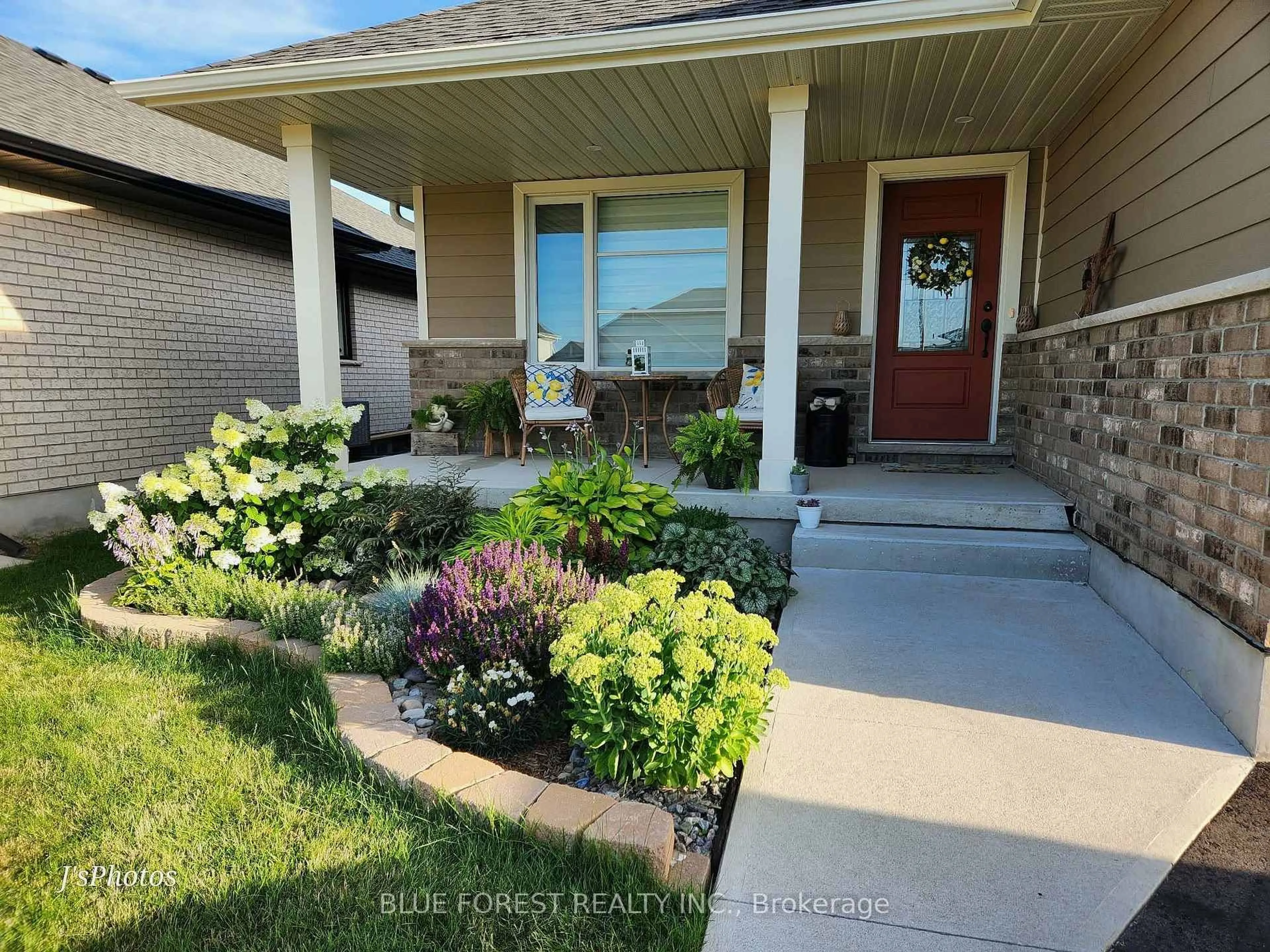 Indoor entryway for 12 Auburn Dr, St. Thomas Ontario N5R 0K2