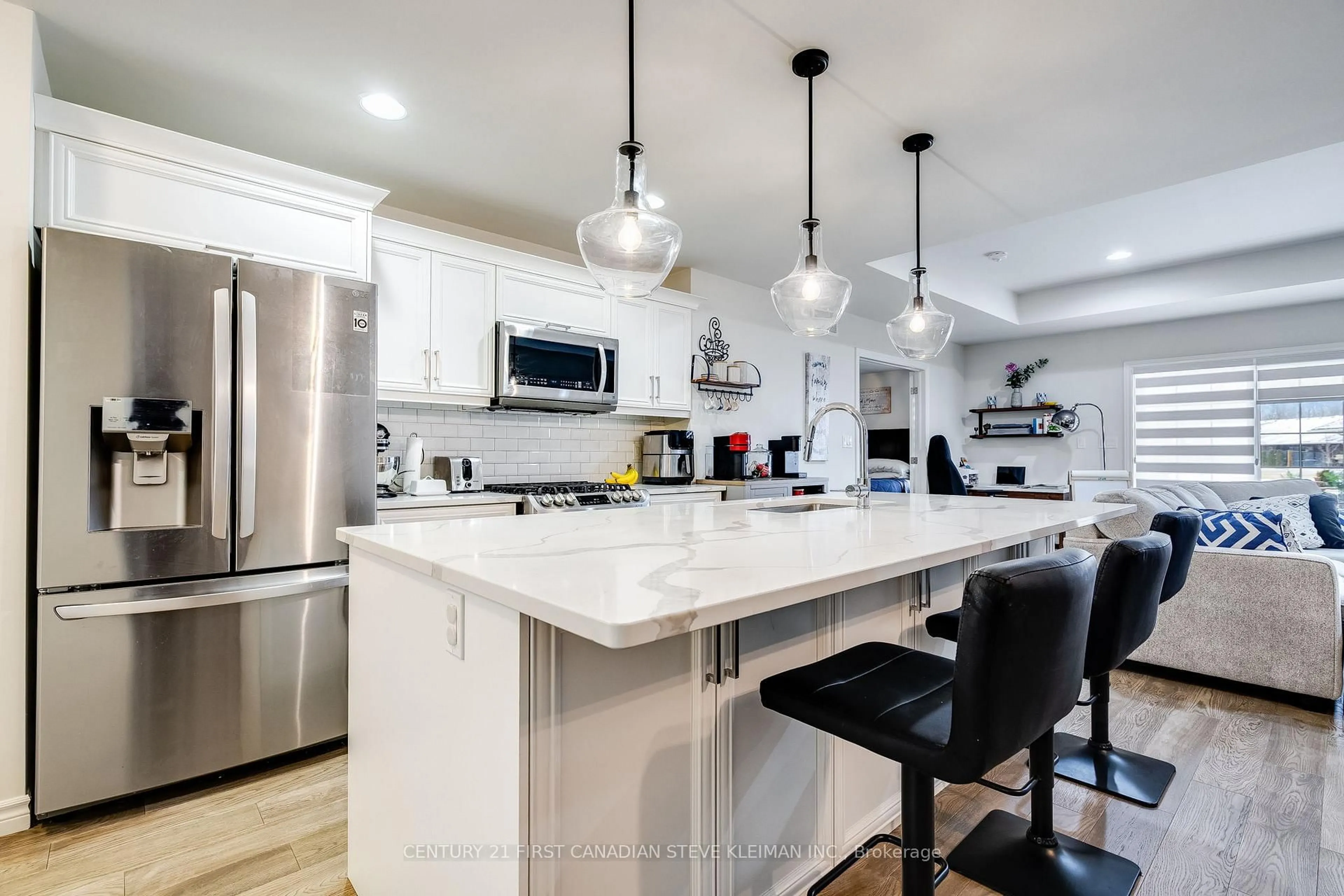 Open concept kitchen, ceramic/tile floor for 1091 Copeland Ave, Windsor Ontario N8P 0C3