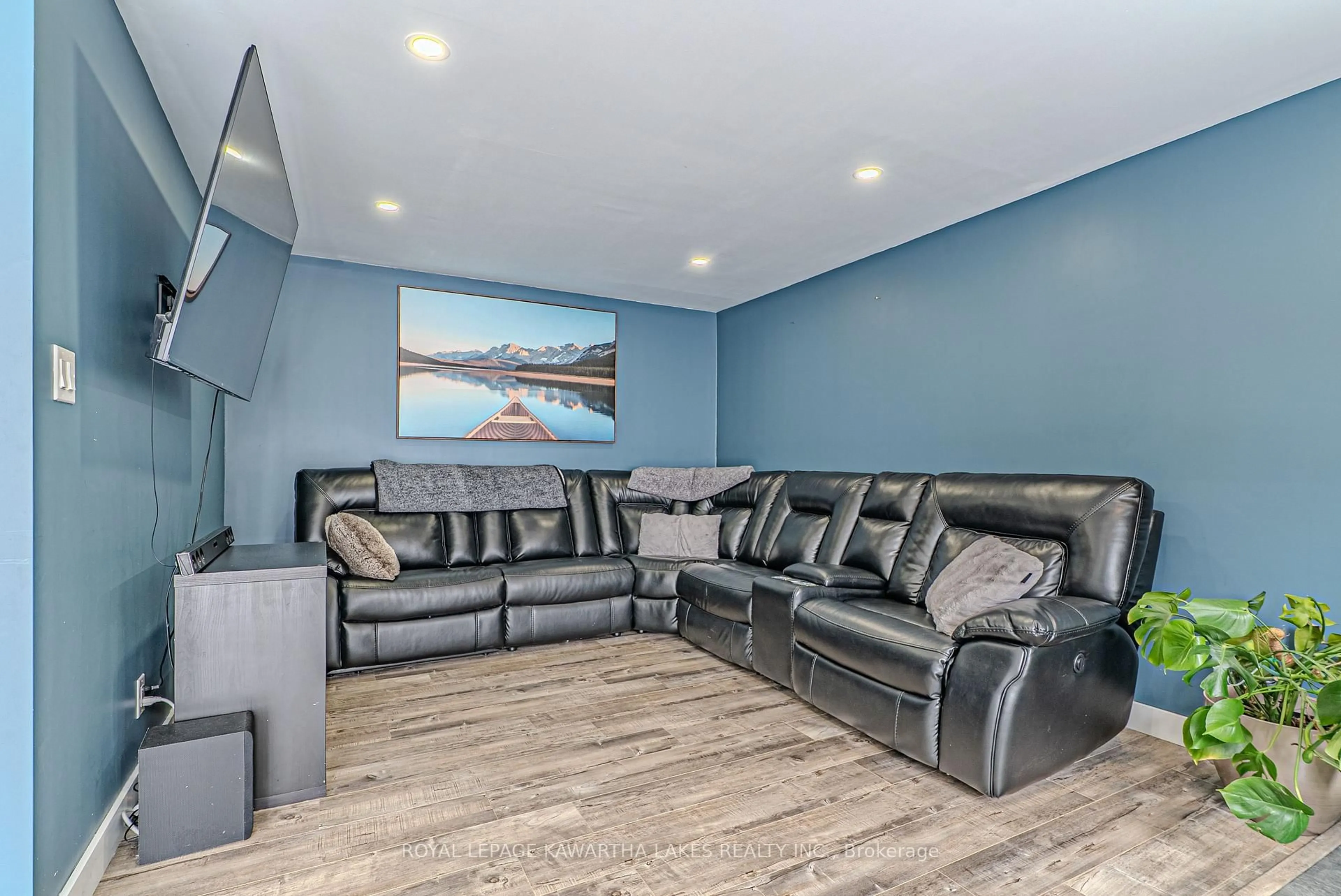 Home theater for 130 Crawford Rd, Kawartha Lakes Ontario L0K 1B0