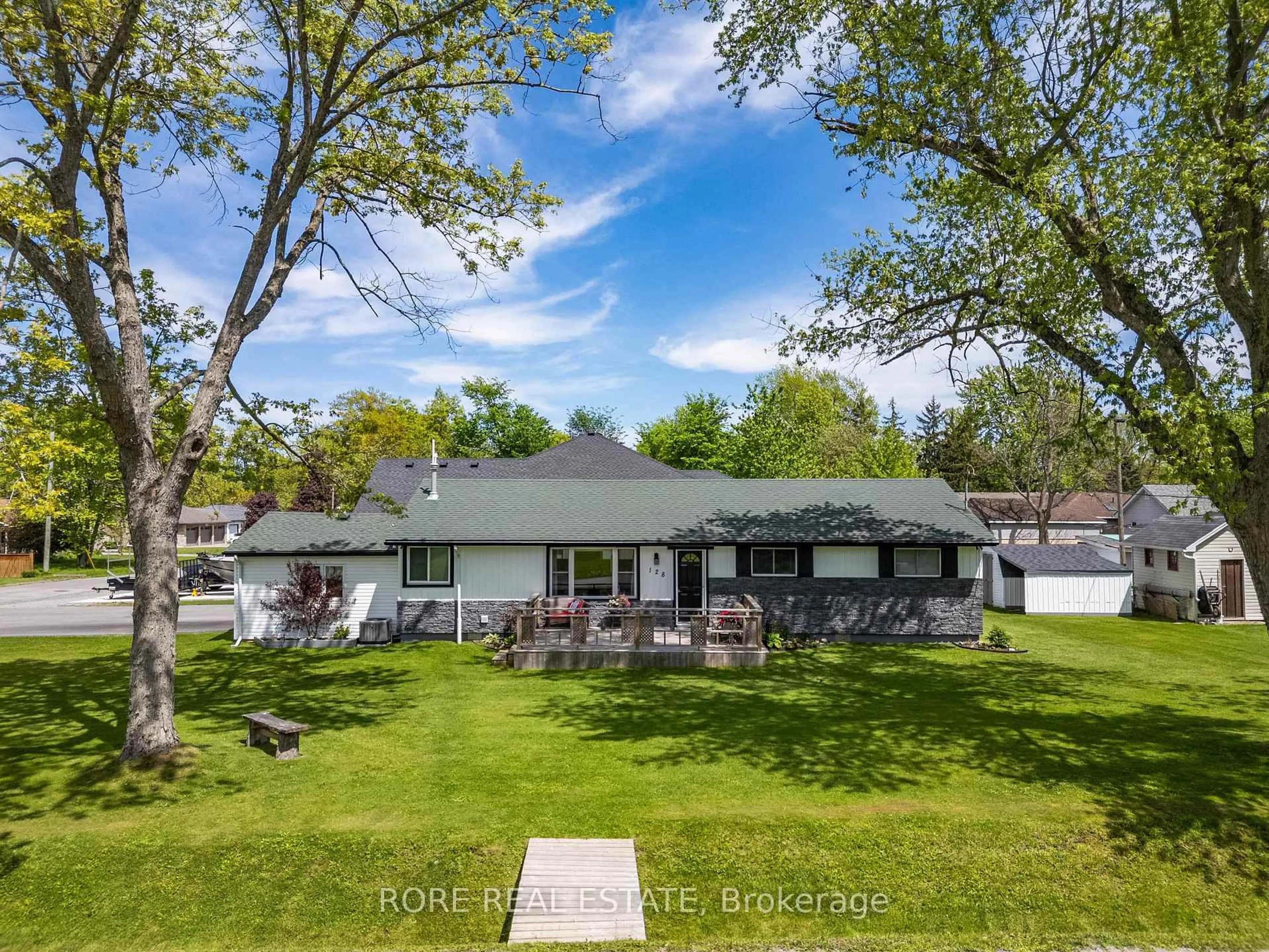 A pic from outside/outdoor area/front of a property/back of a property/a pic from drone, street for 128 Cook Ave, Fort Erie Ontario L0S 1N0