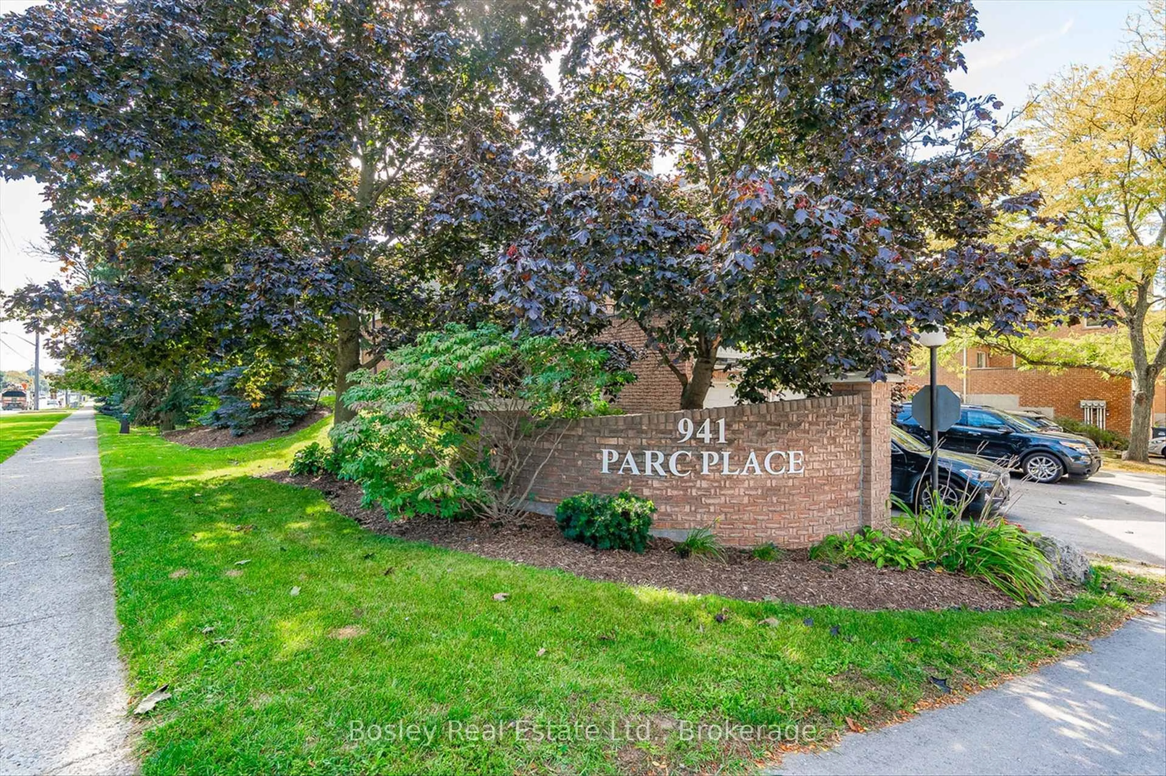 A pic from outside/outdoor area/front of a property/back of a property/a pic from drone, street for 941 Gordon St #64, Guelph Ontario N1G 4R9