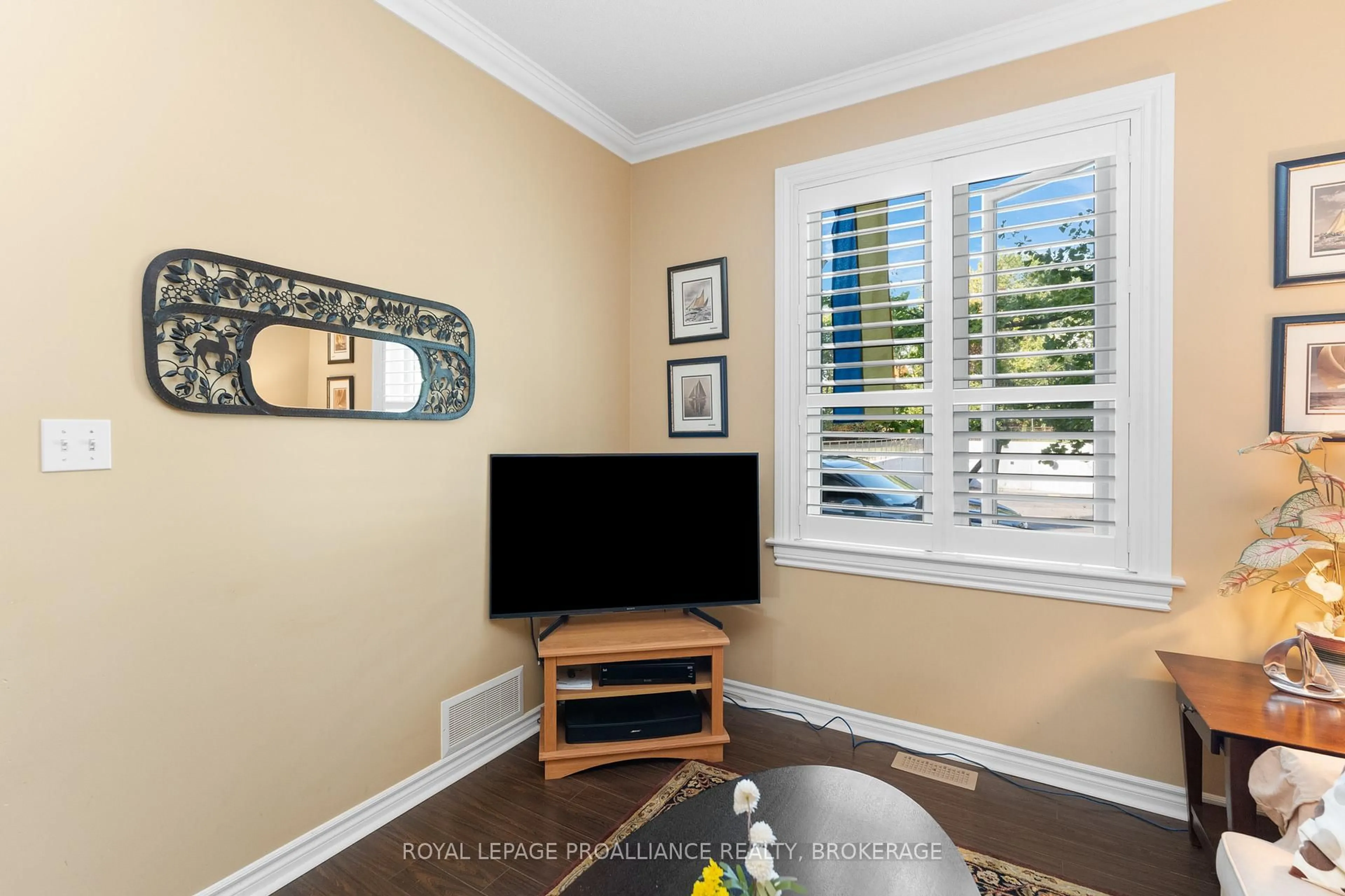 Home theater for 39 Mowat Ave, Kingston Ontario K7M 8Y8