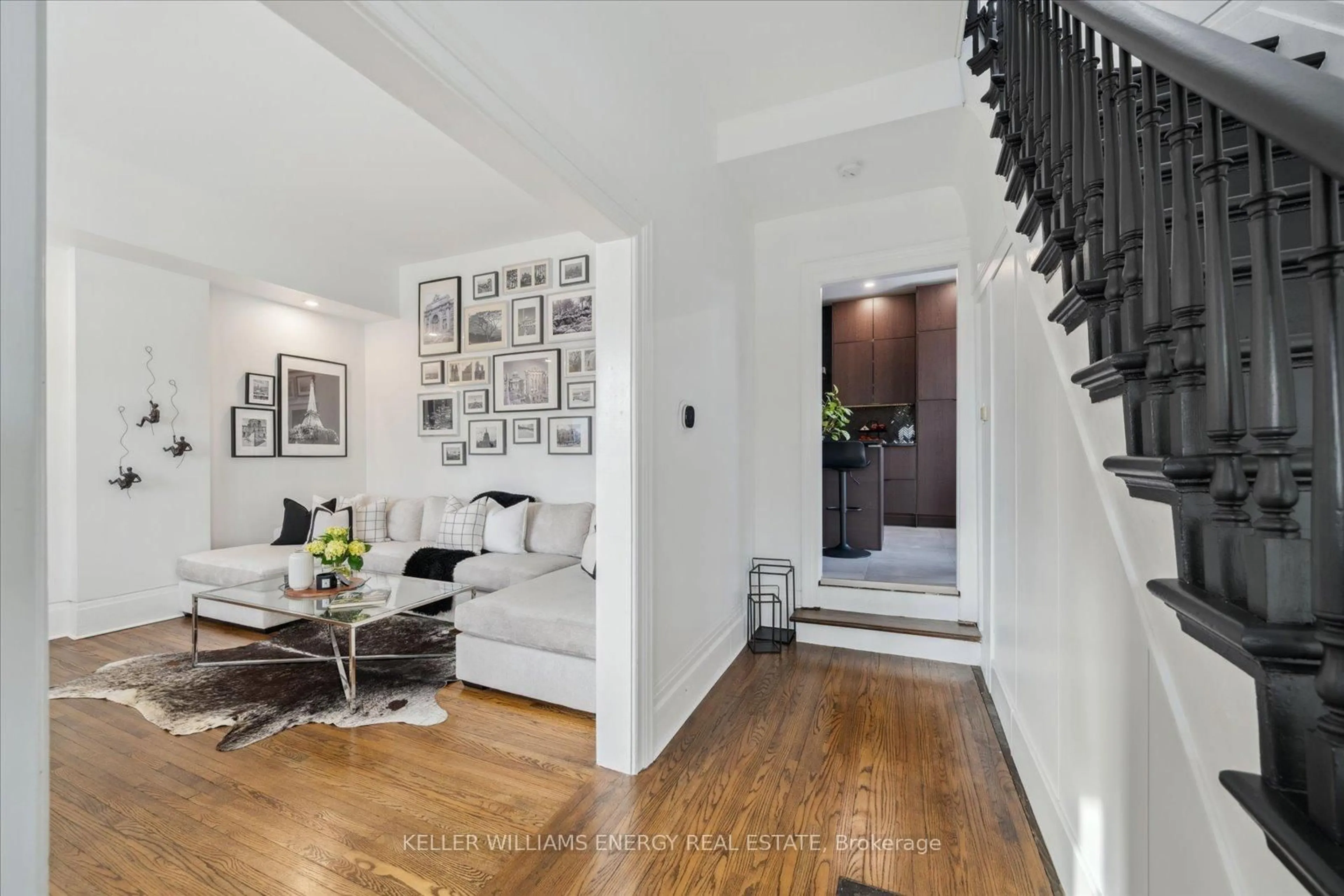 Indoor entryway for 272 Ridout St, Port Hope Ontario L1A 1P5