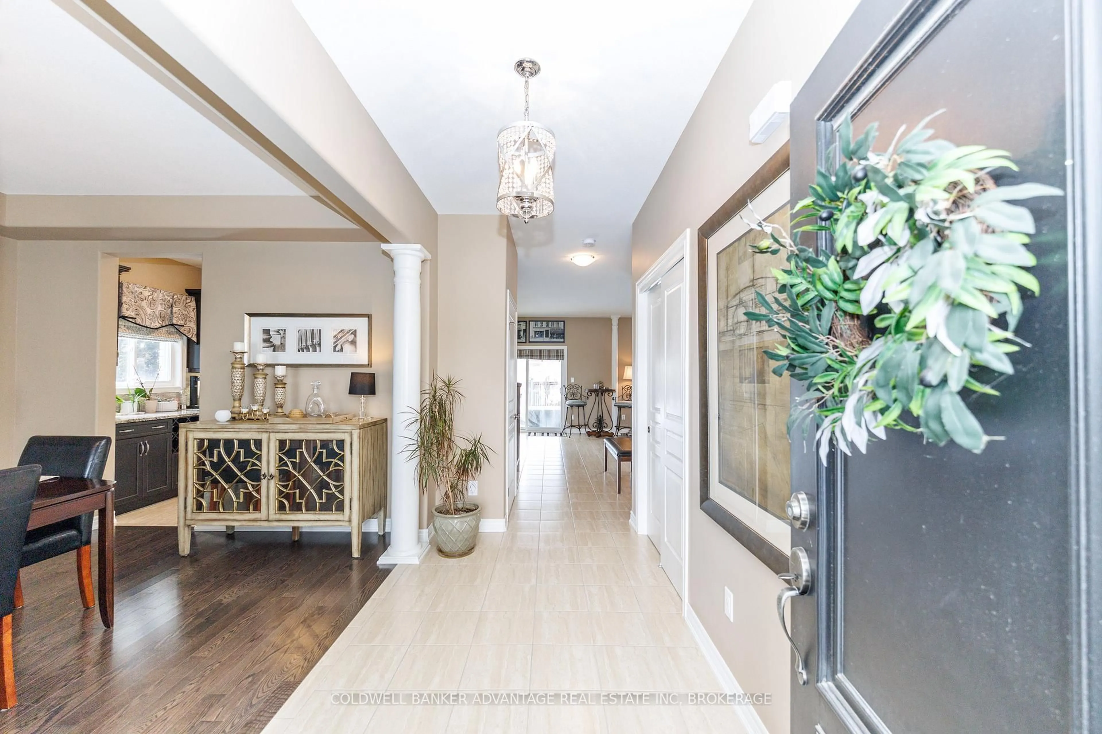 Indoor foyer for 6 Falcon Dr, Welland Ontario L3C 0B2