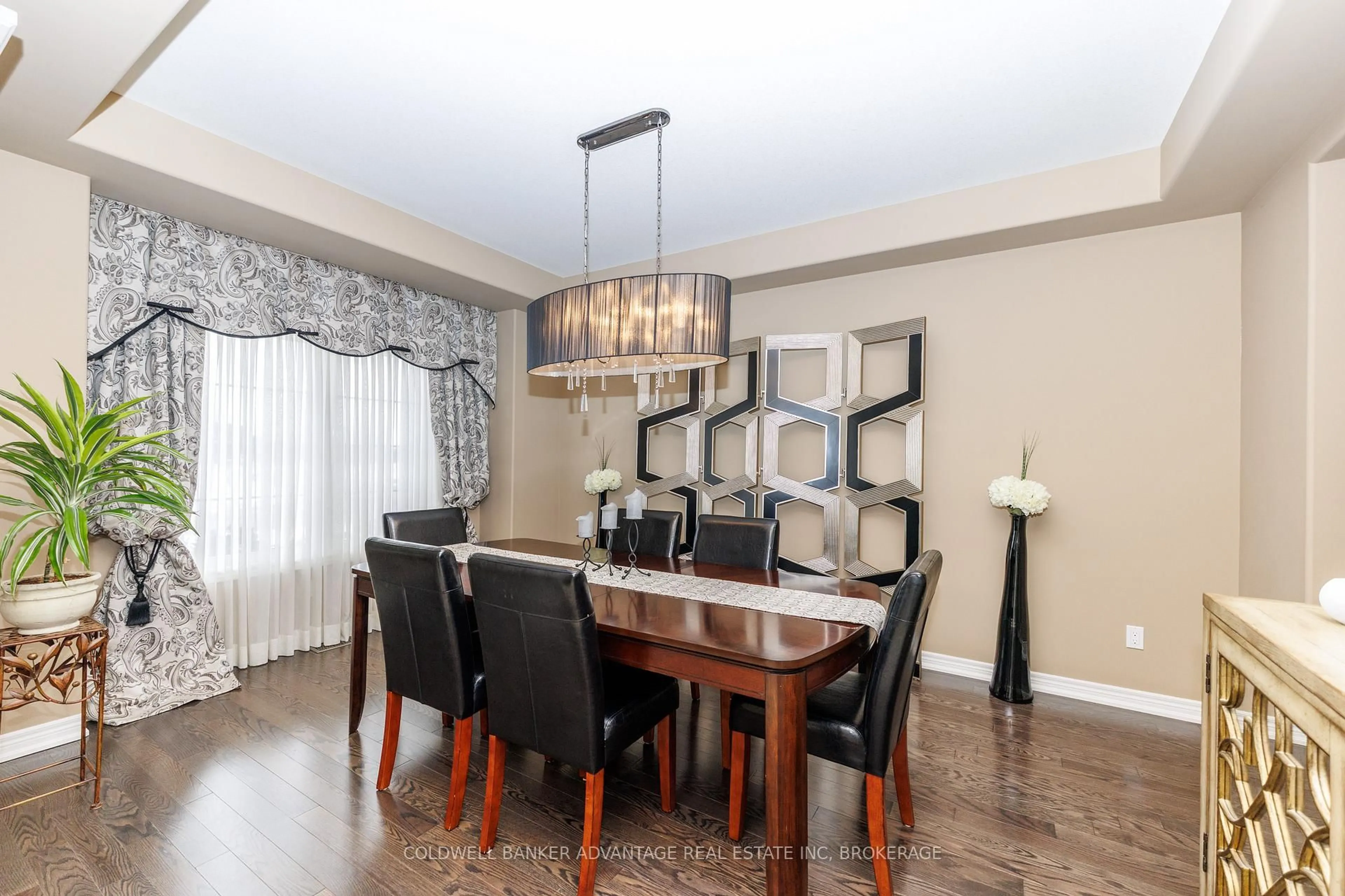 Dining room, wood/laminate floor for 6 Falcon Dr, Welland Ontario L3C 0B2