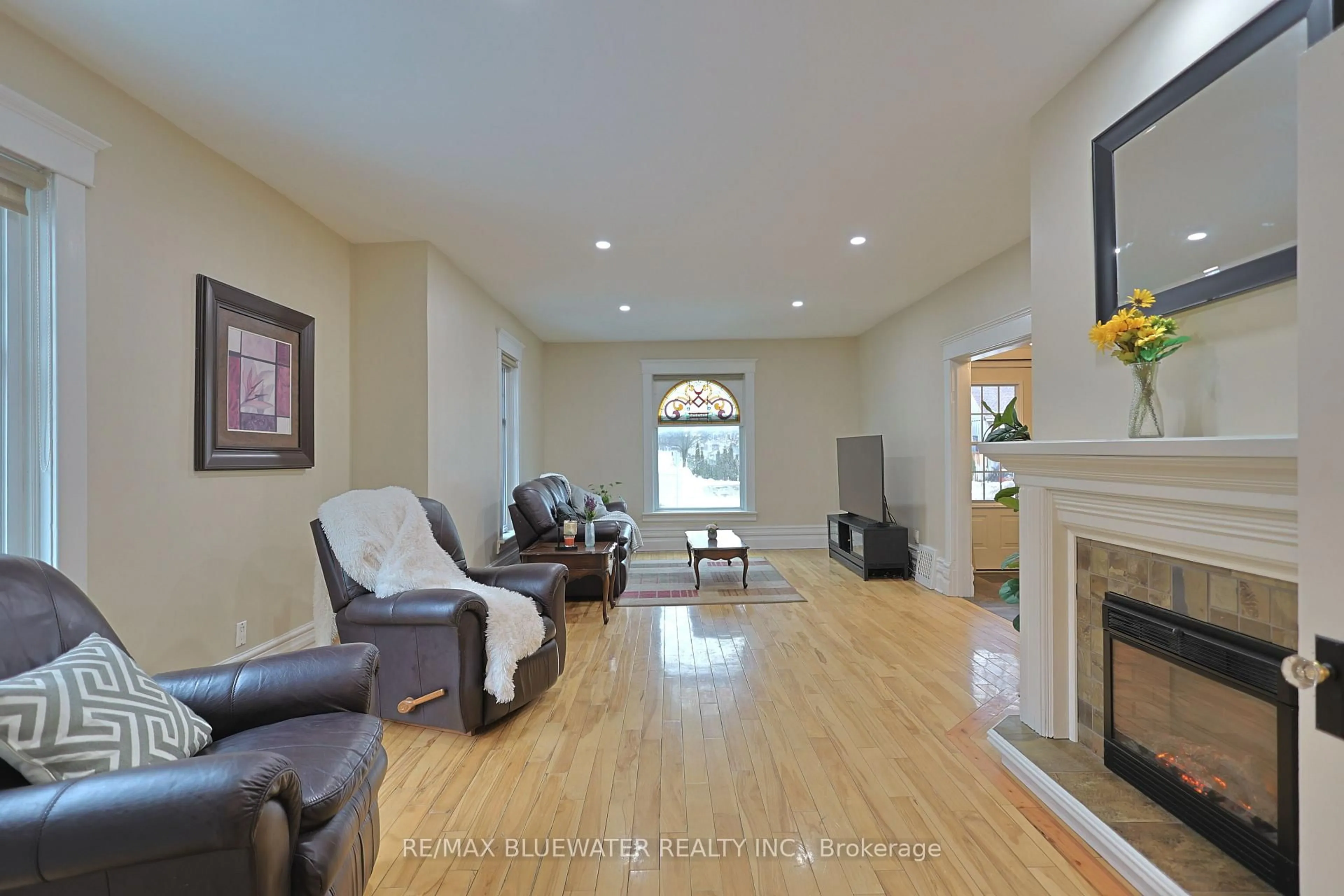 Unknown for 181 Parkhill Main St, North Middlesex Ontario N0M 2K0