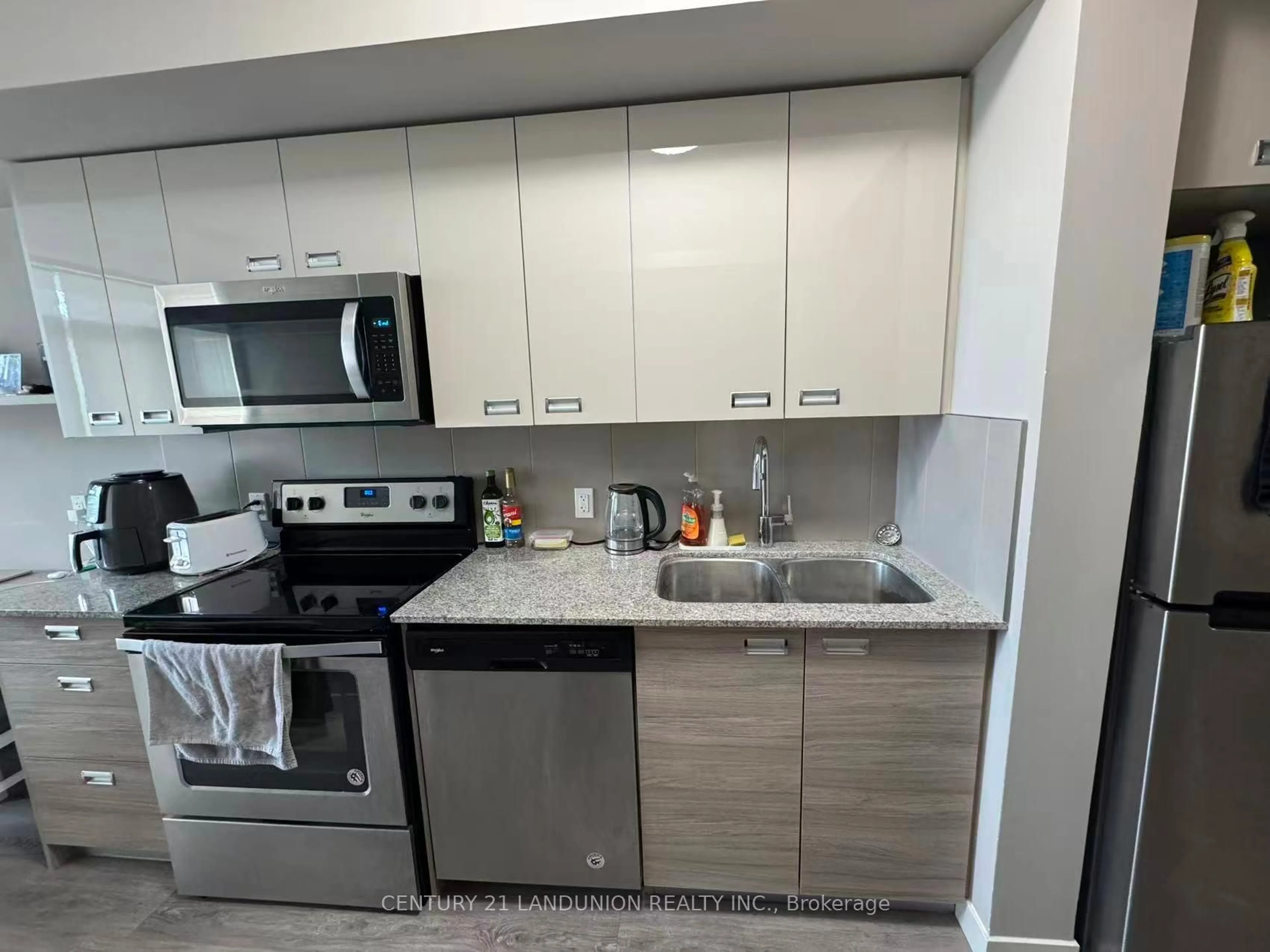 Standard kitchen, unknown for 308 Lester St #225, Waterloo Ontario N2L 0H9