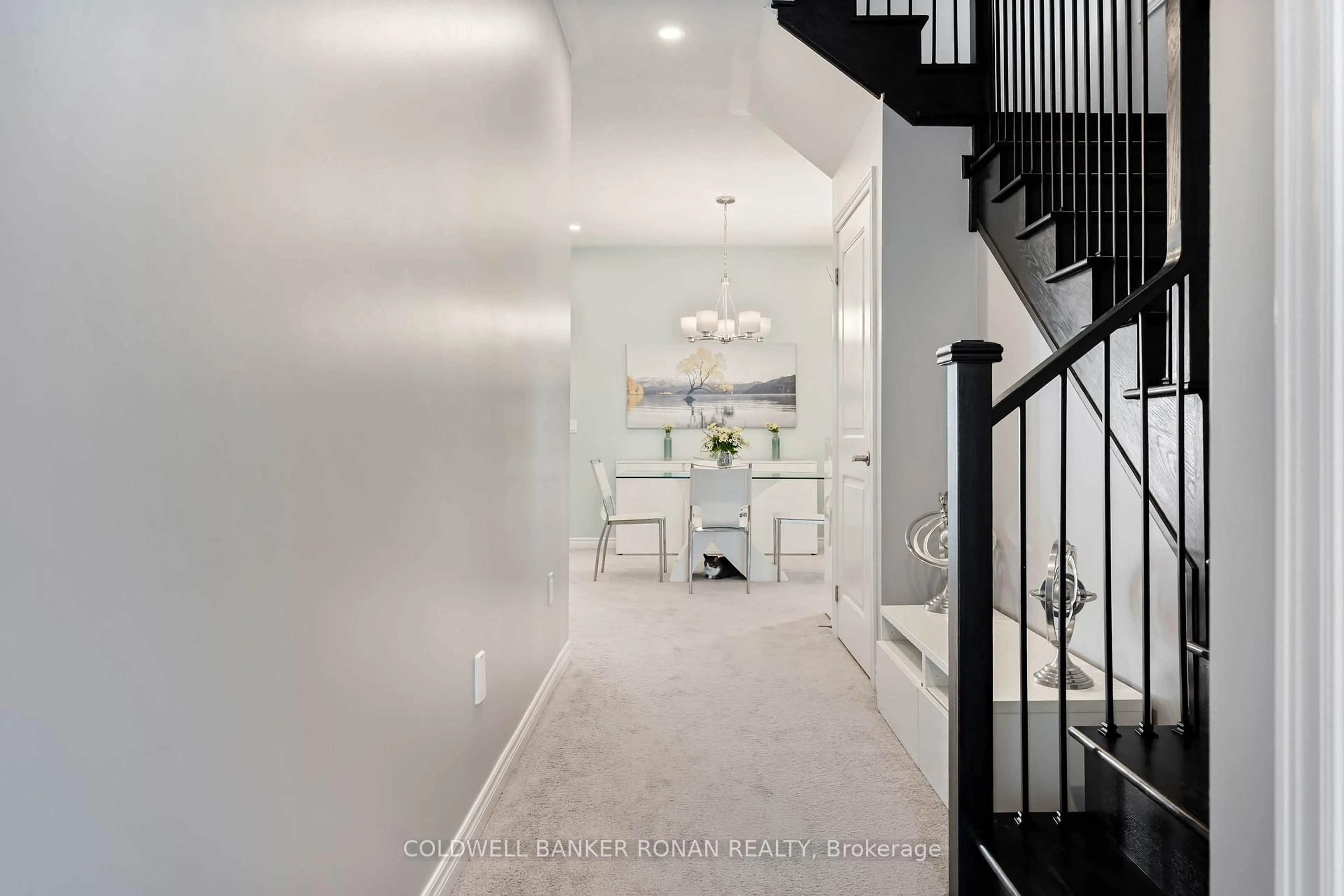 Indoor entryway for 71 Harpin Way, Centre Wellington Ontario N1M 0H8