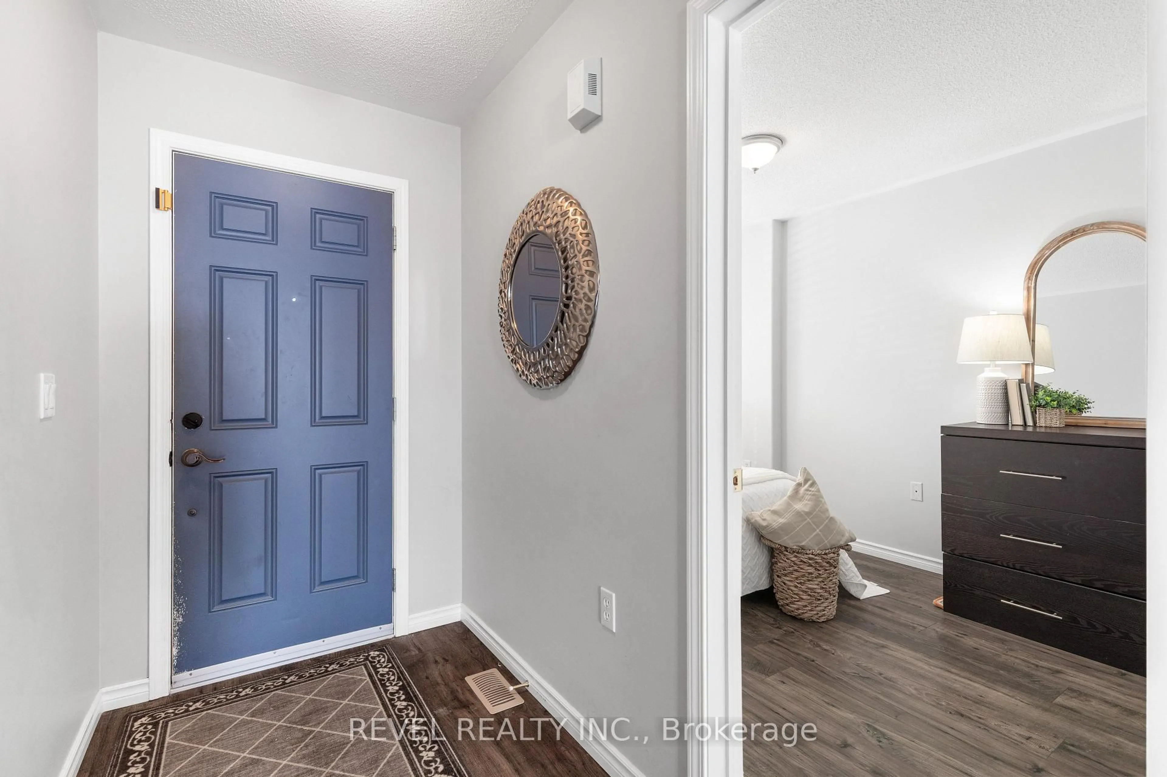 Indoor entryway for 617 Clancy Cres, Peterborough Ontario K9K 2S2