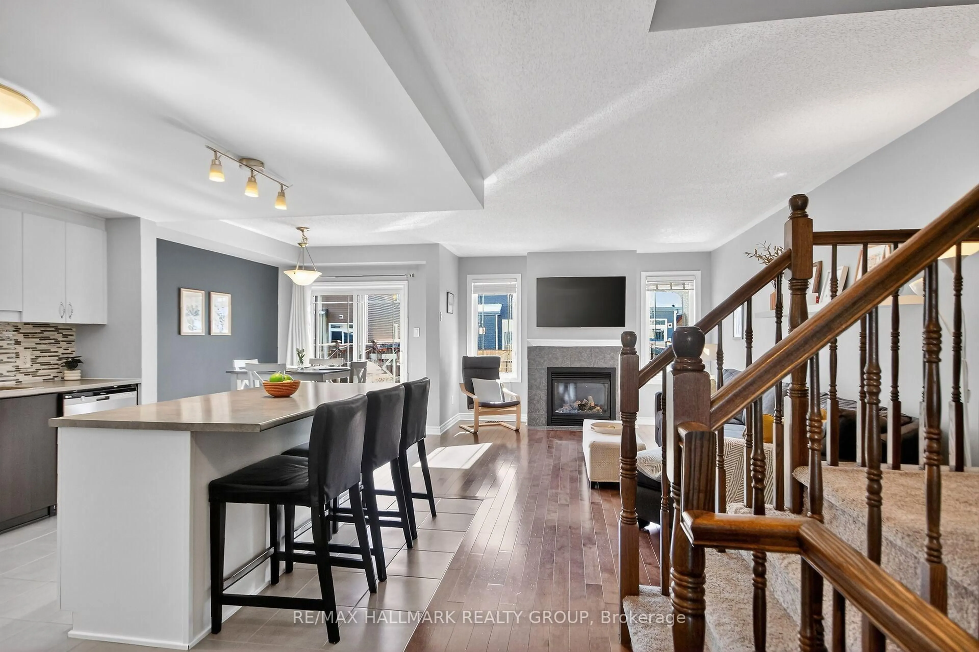 Open concept kitchen, unknown for 457 Barrick Hill Rd, Ottawa Ontario K2M 0H8