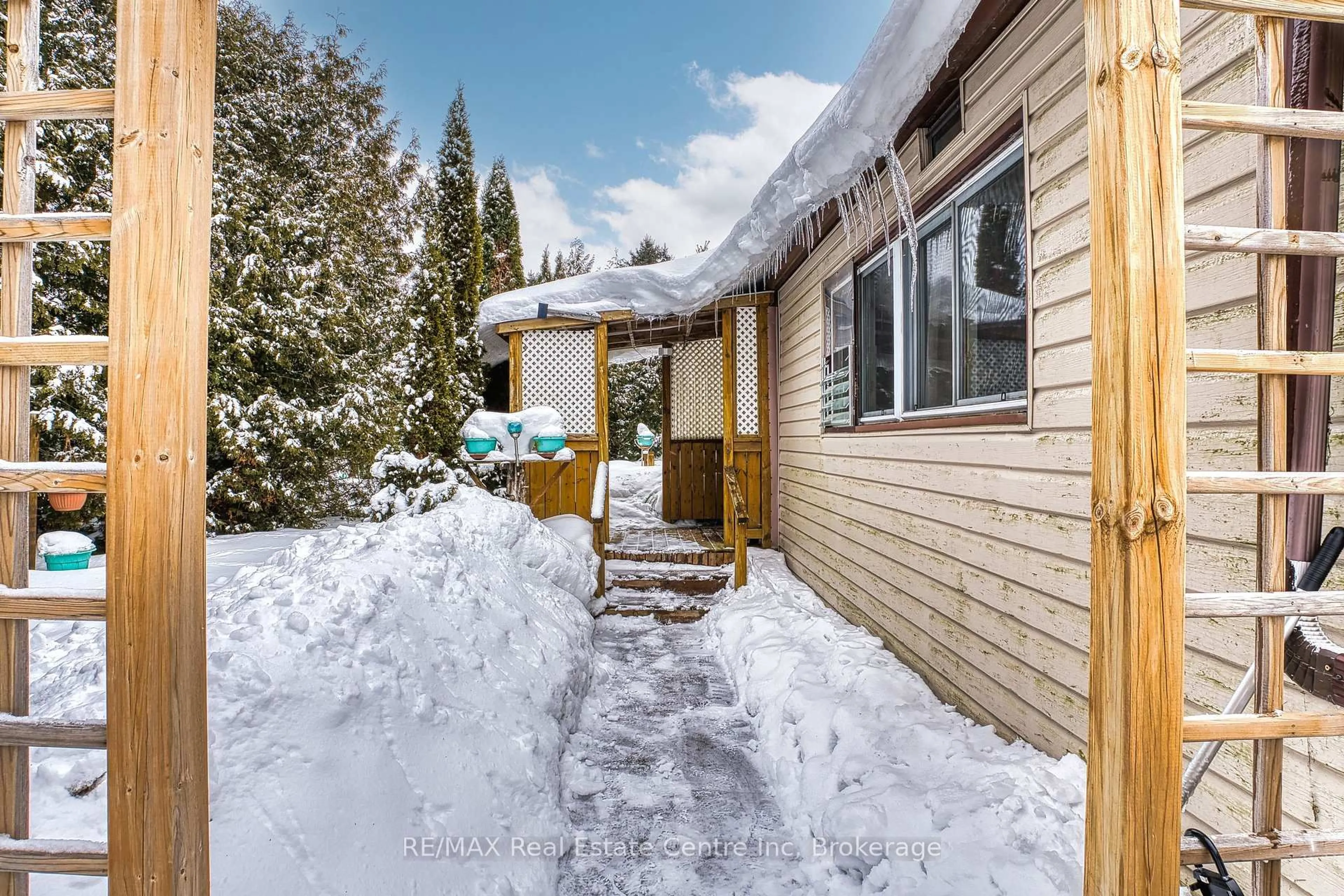 Patio, street for 54 First Ave, Wellington North Ontario N0G 1A0