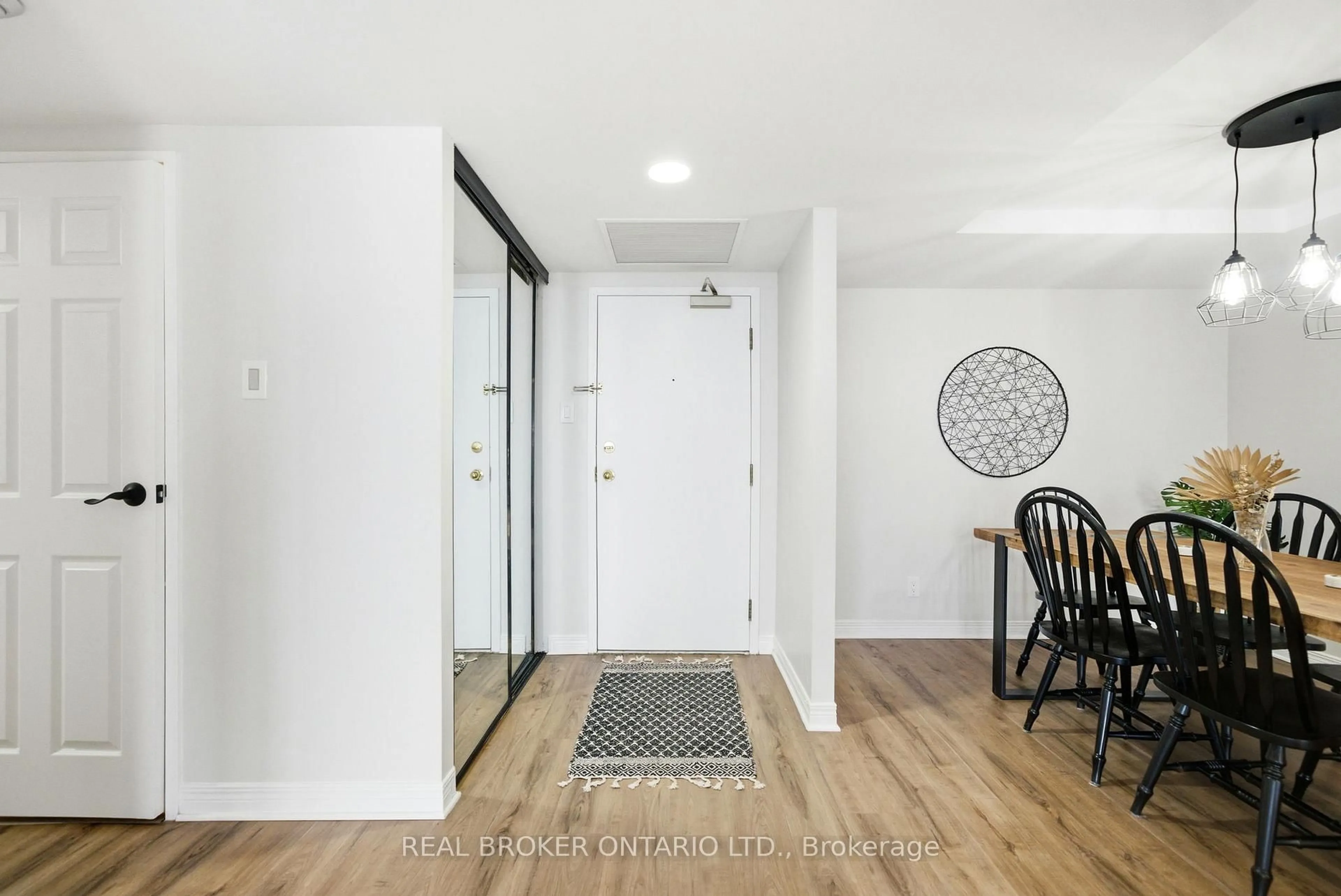 Indoor entryway for 100 Grant Carman Dr #703, Ottawa Ontario K2E 8B8