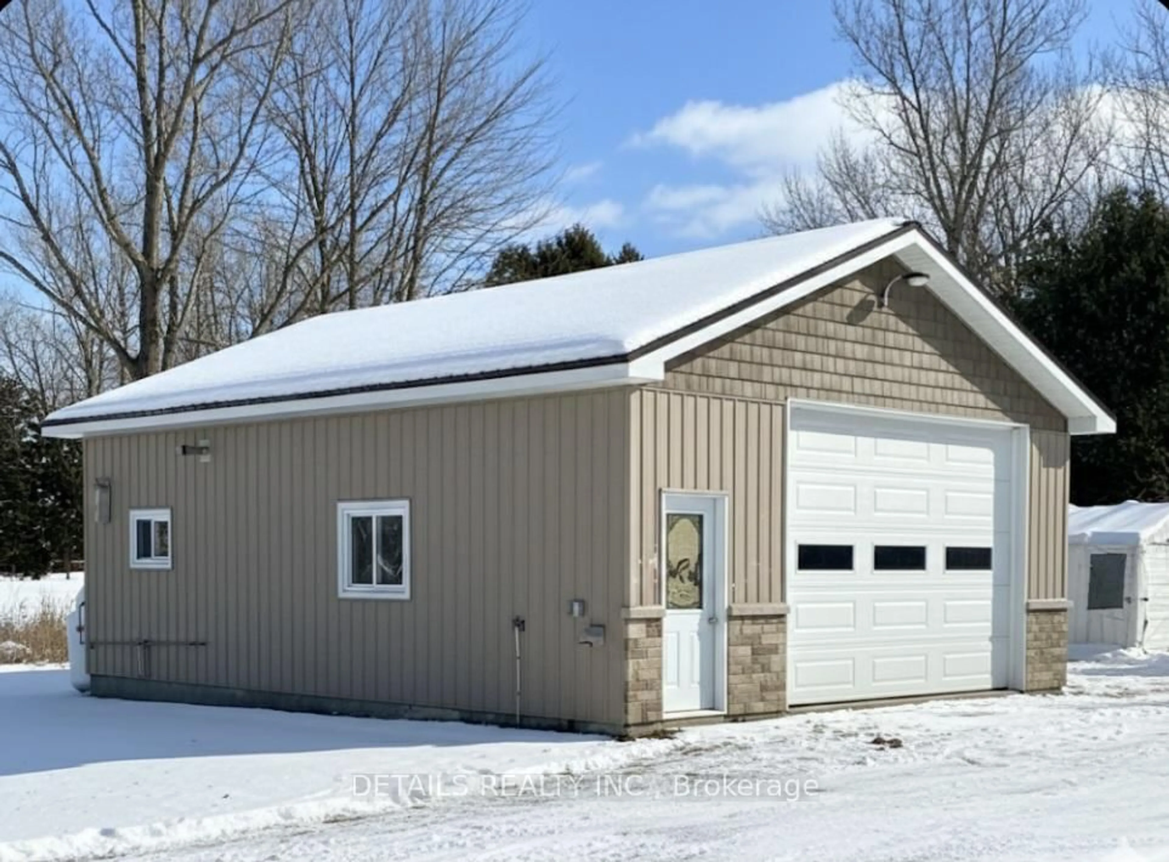 Indoor garage for 899 Concession 1 Rd, Alfred and Plantagenet Ontario K0B 1L0